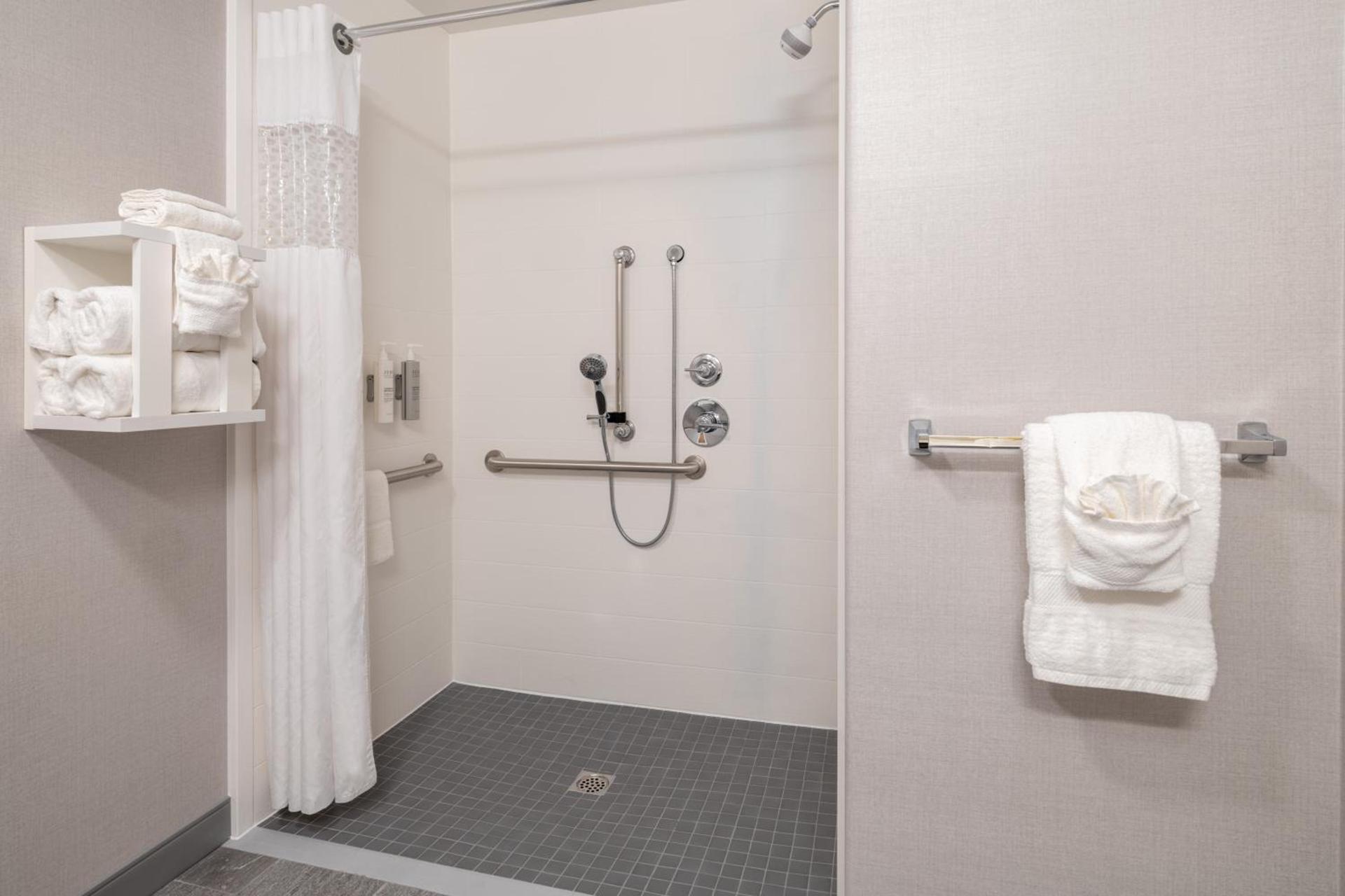 Hampton Inn & Suites Agoura Hills photo 69