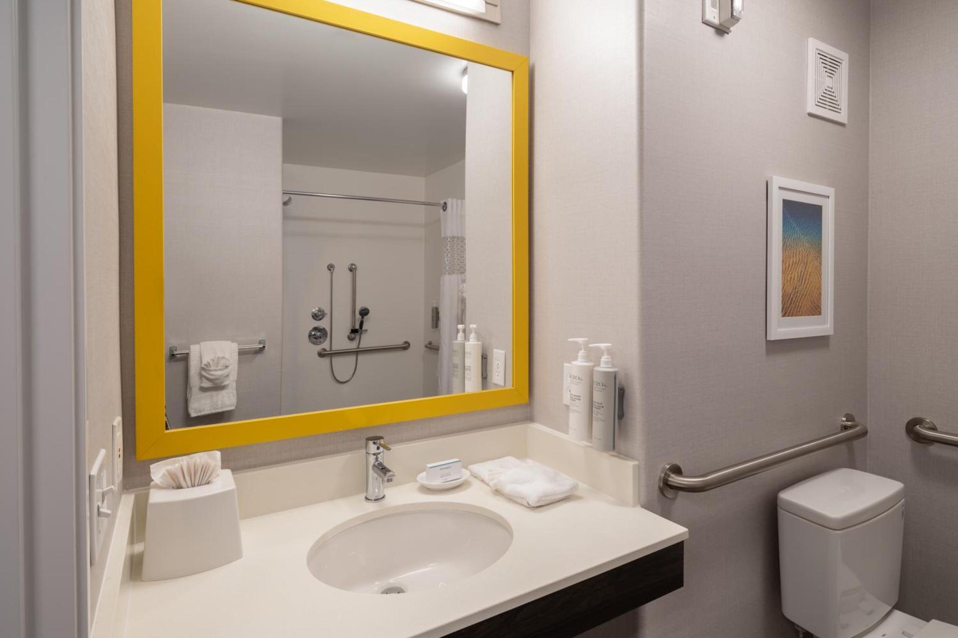 Hampton Inn & Suites Agoura Hills photo 70