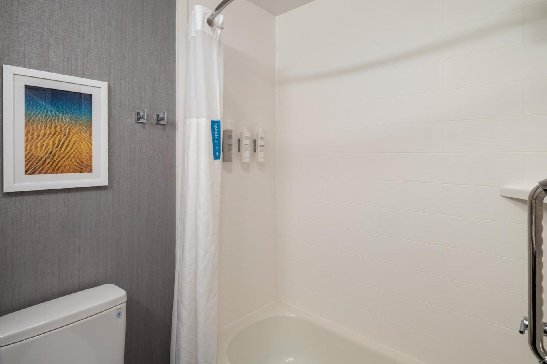 Hampton Inn & Suites Agoura Hills photo 71