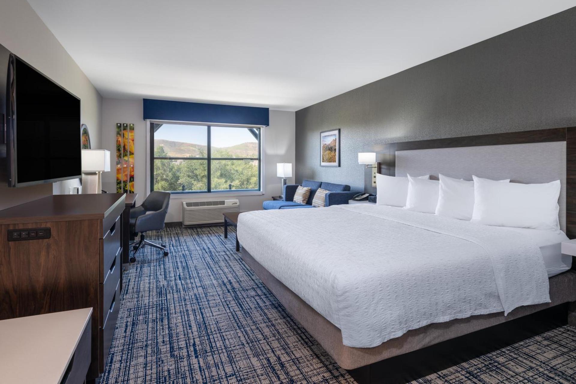 Hampton Inn & Suites Agoura Hills photo 72