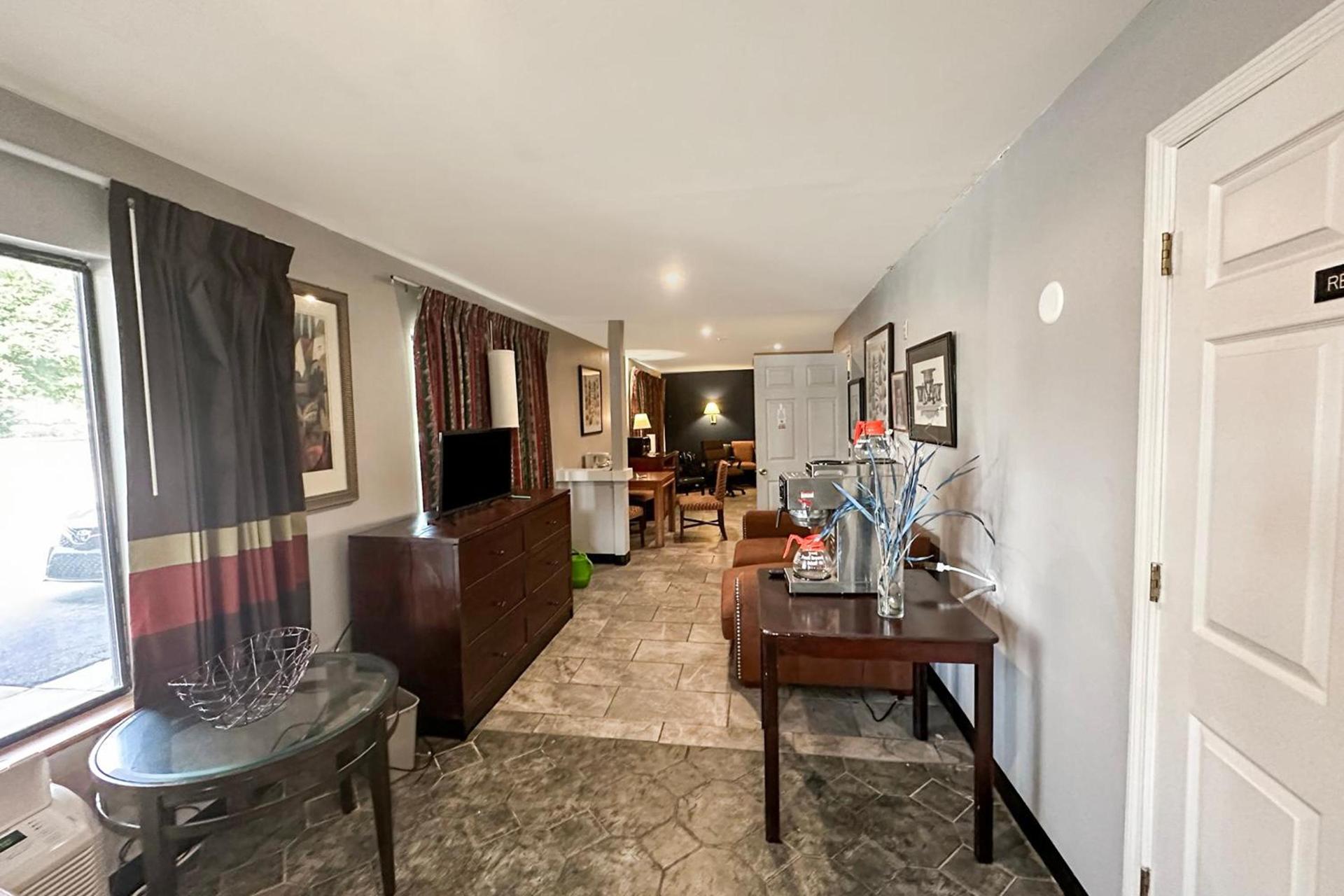 Executive Inn Ridgeway I-77 photo 4