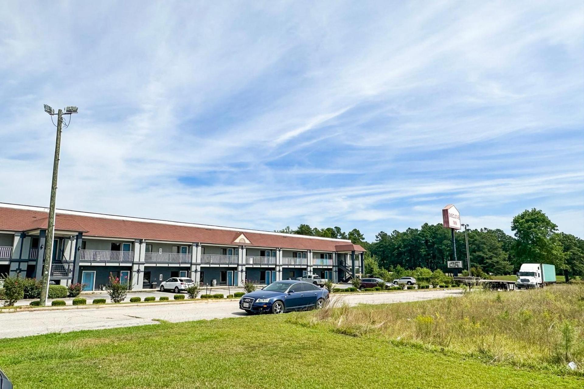Executive Inn Ridgeway I-77 photo 8