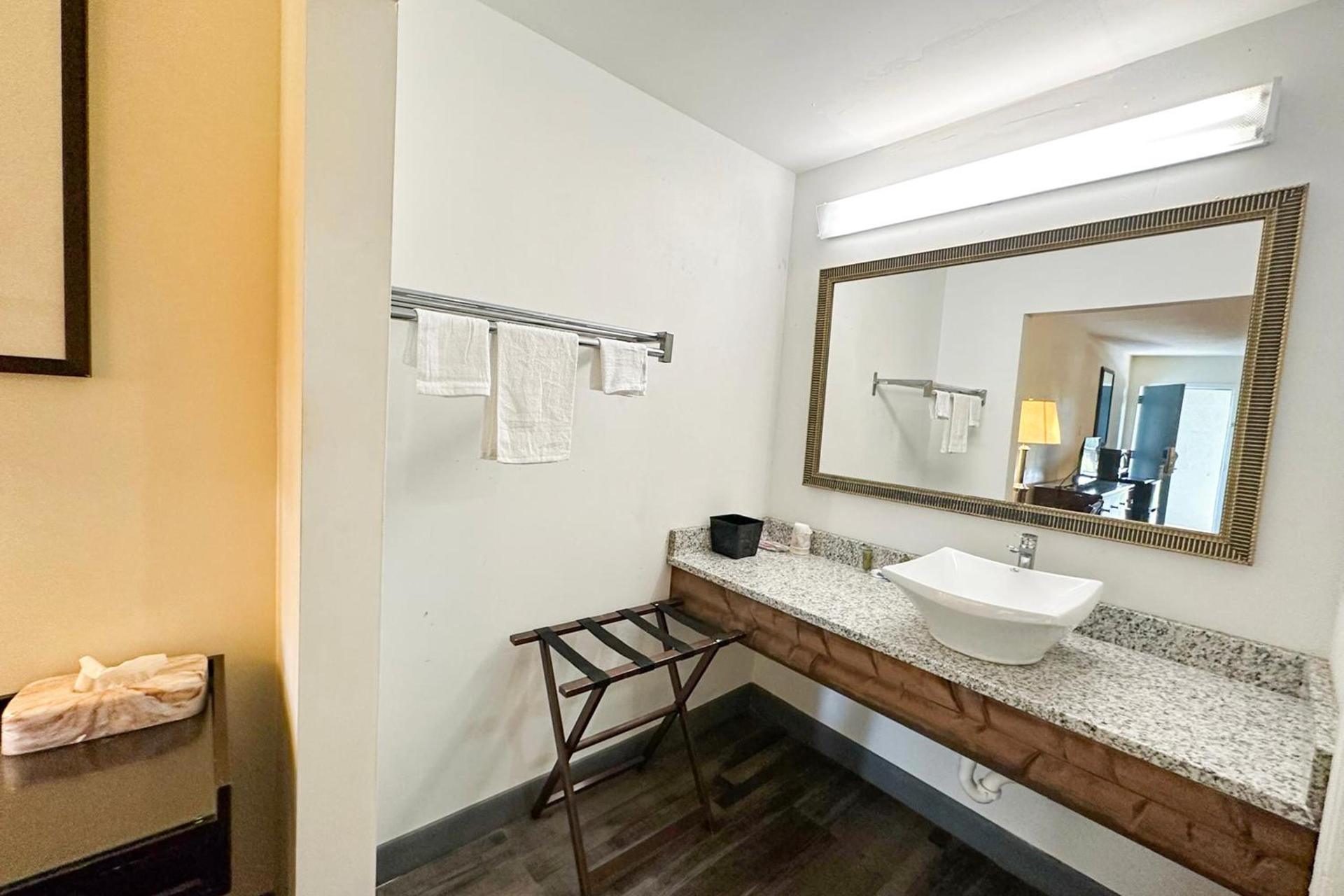Executive Inn Ridgeway I-77 photo 13