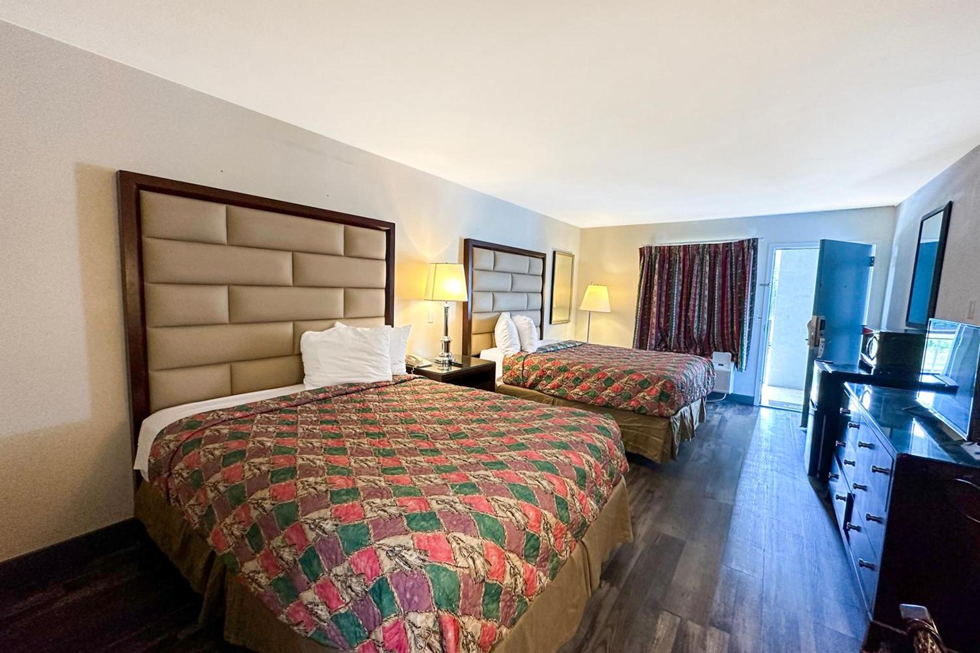 Executive Inn Ridgeway I-77 photo 15