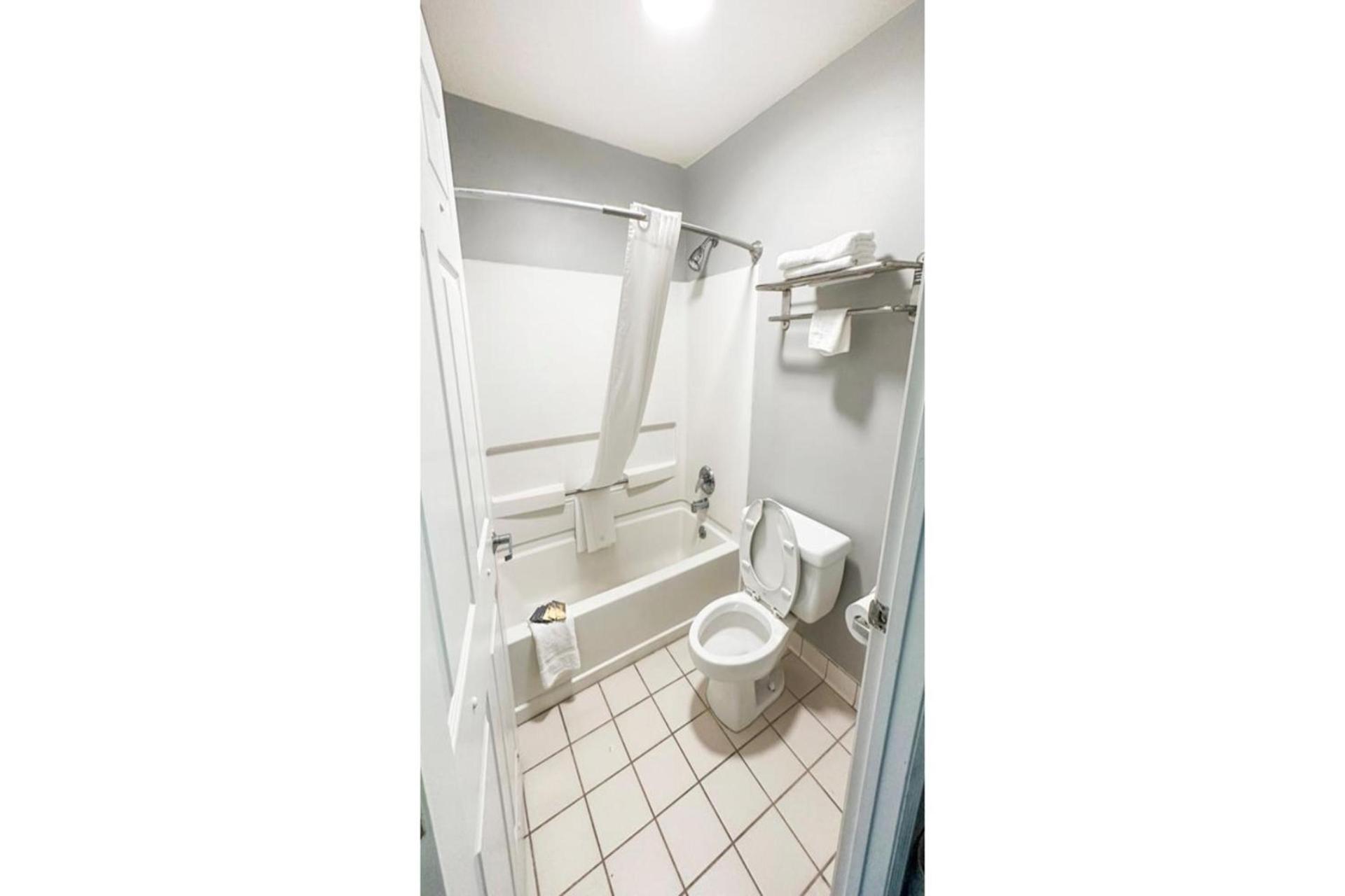 Executive Inn Ridgeway I-77 photo 22