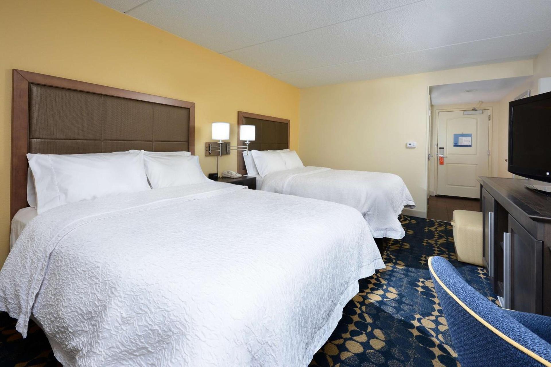 Hampton Inn Roxboro photo 17