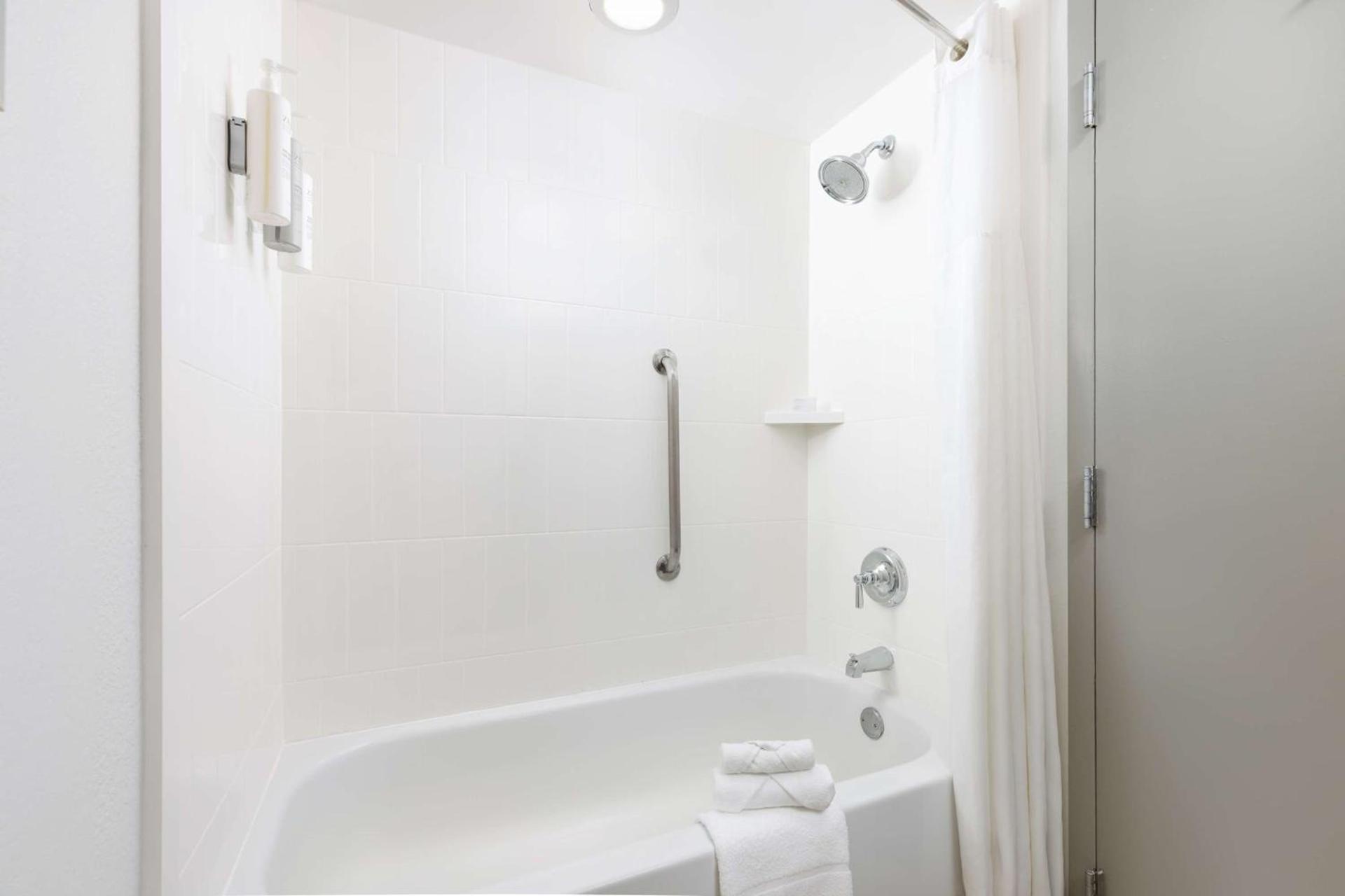 Hampton Inn Naples-Central photo 30