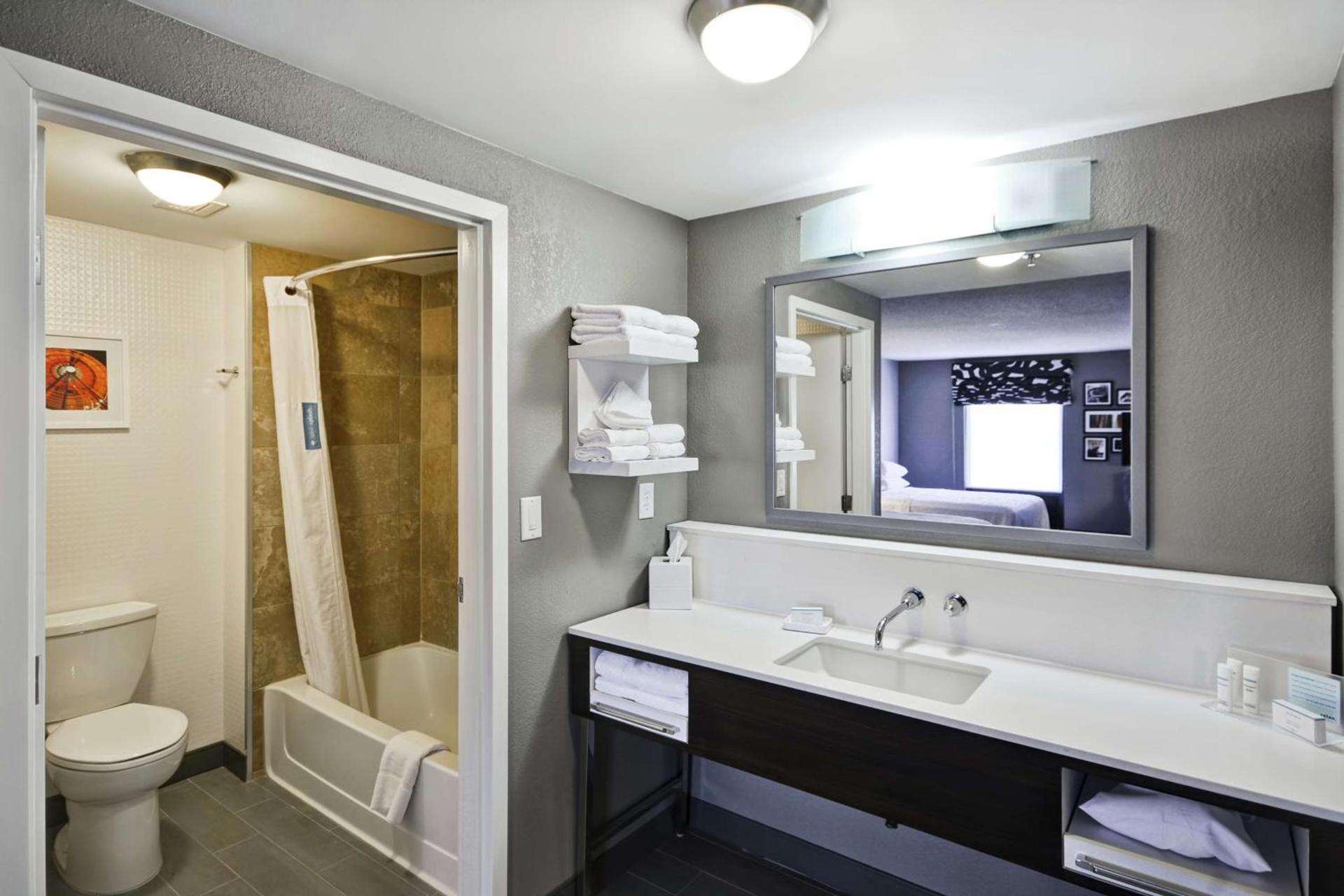 Hampton Inn & Suites Columbus-Easton Area photo 41
