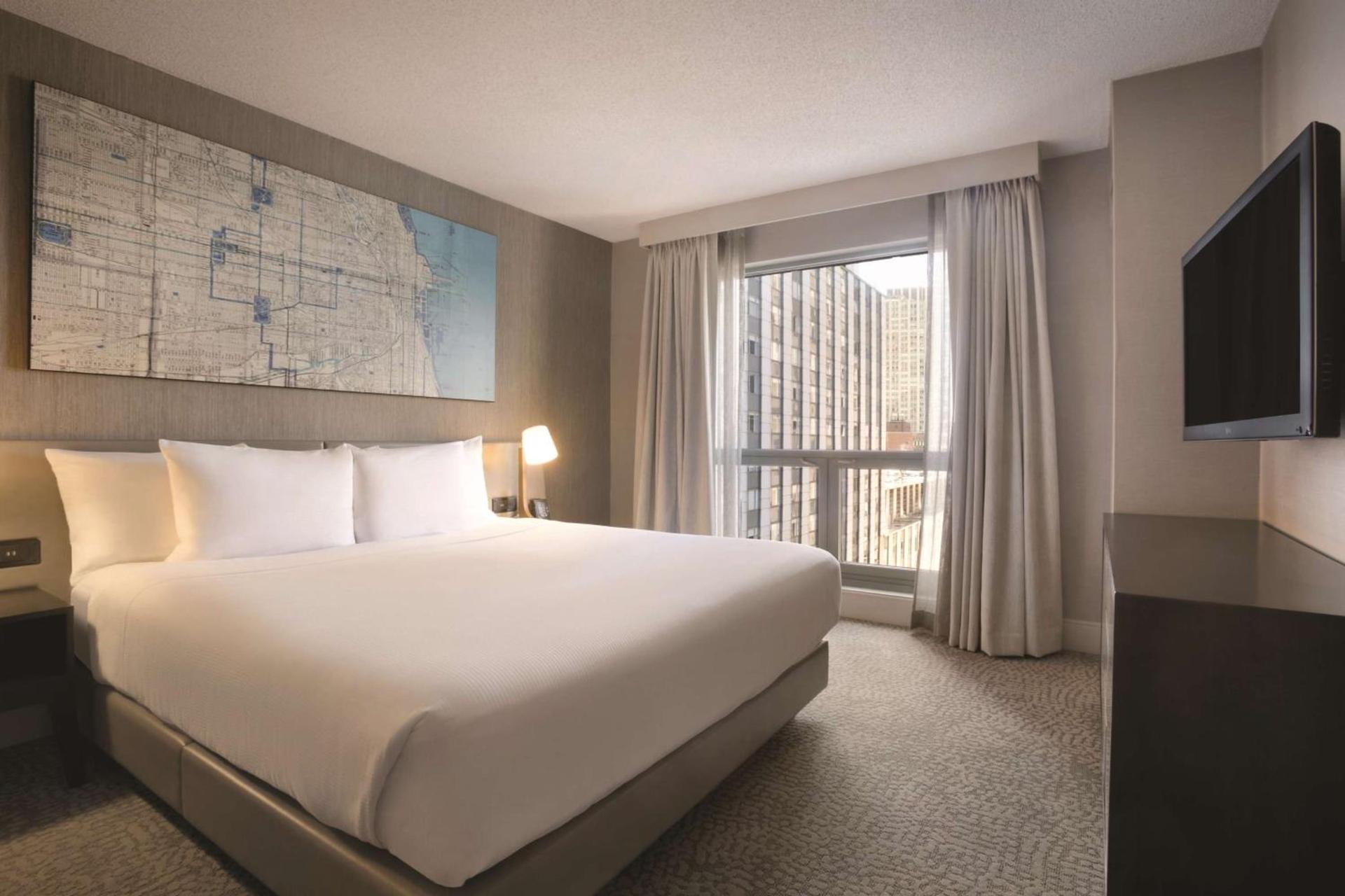 Hilton Chicago Magnificent Mile Suites photo 61