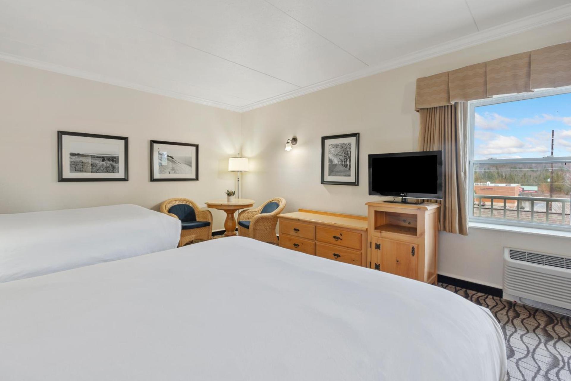 Cherry Tree Inn & Suites photo 55