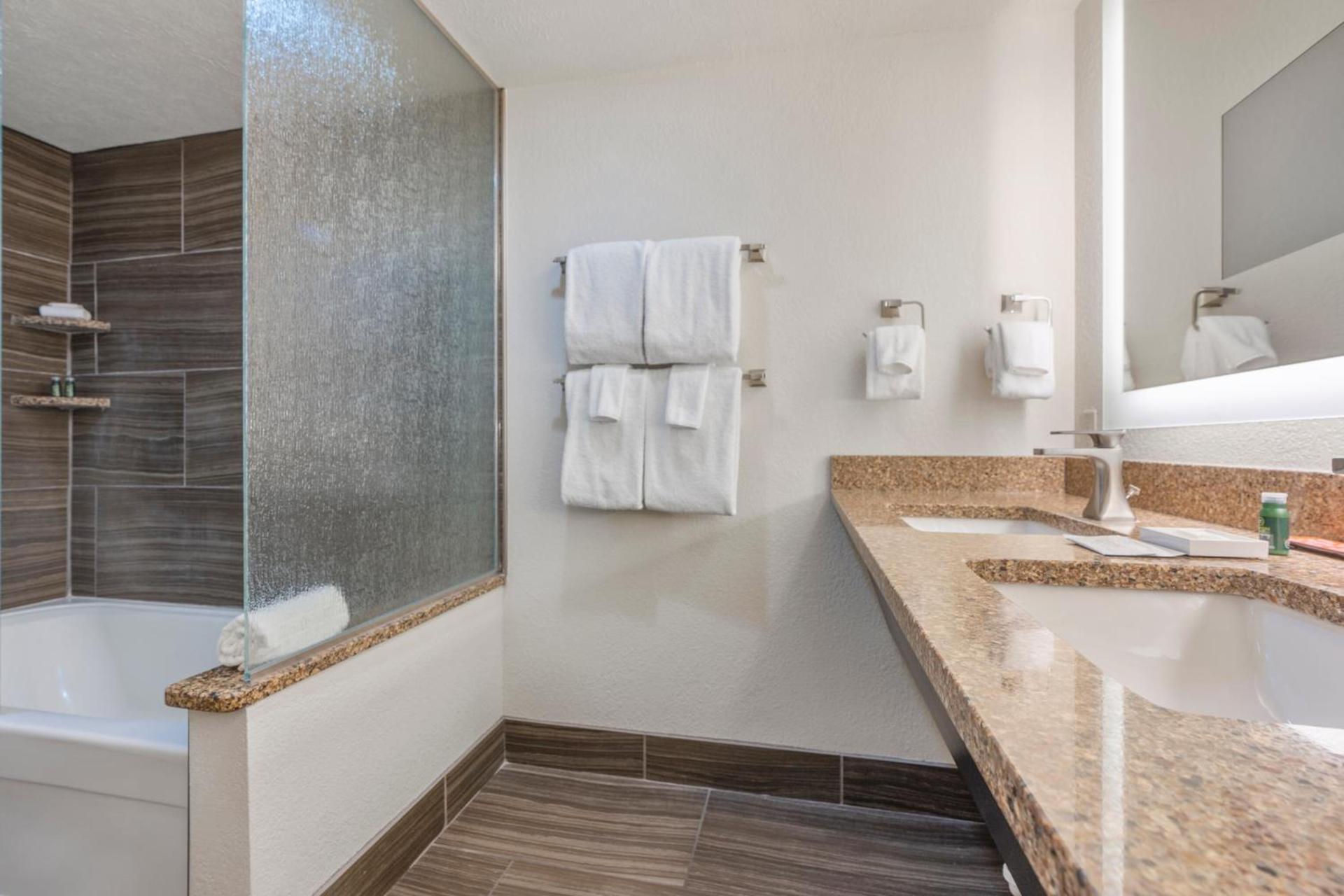 Cherry Tree Inn & Suites photo 54