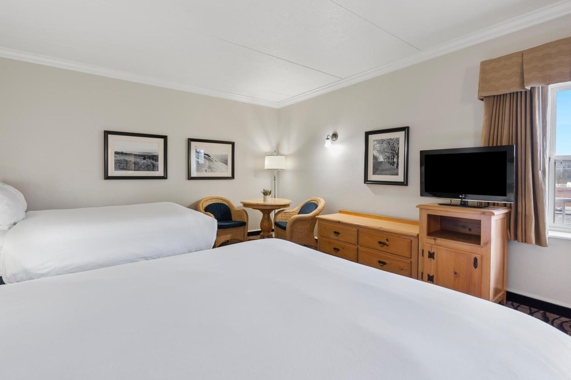 Cherry Tree Inn & Suites photo 56
