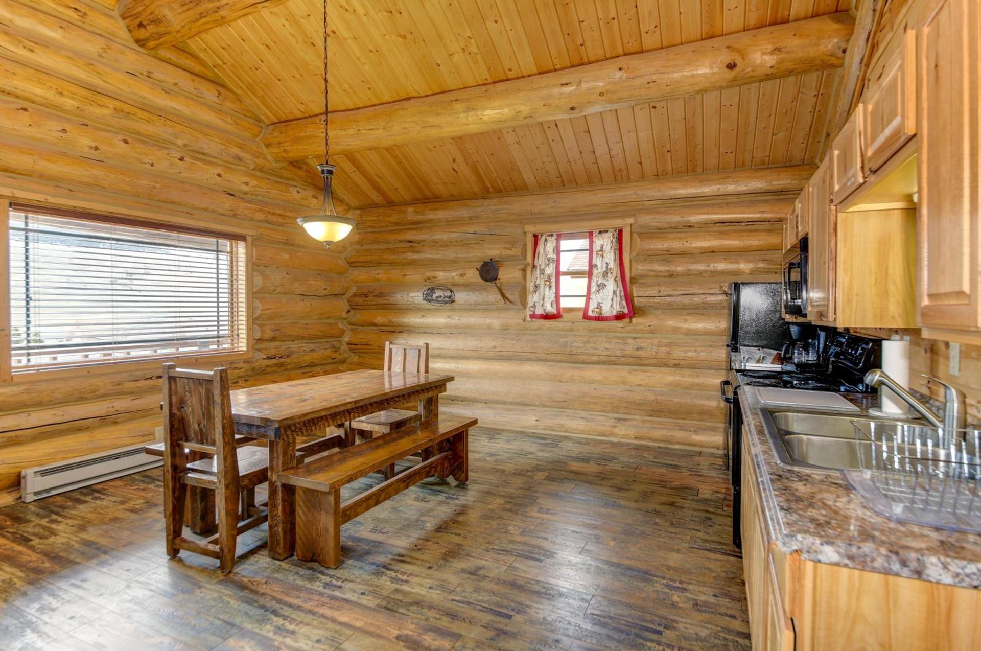 Roosevelt Hotel & Cabins - Yellowstone photo 12