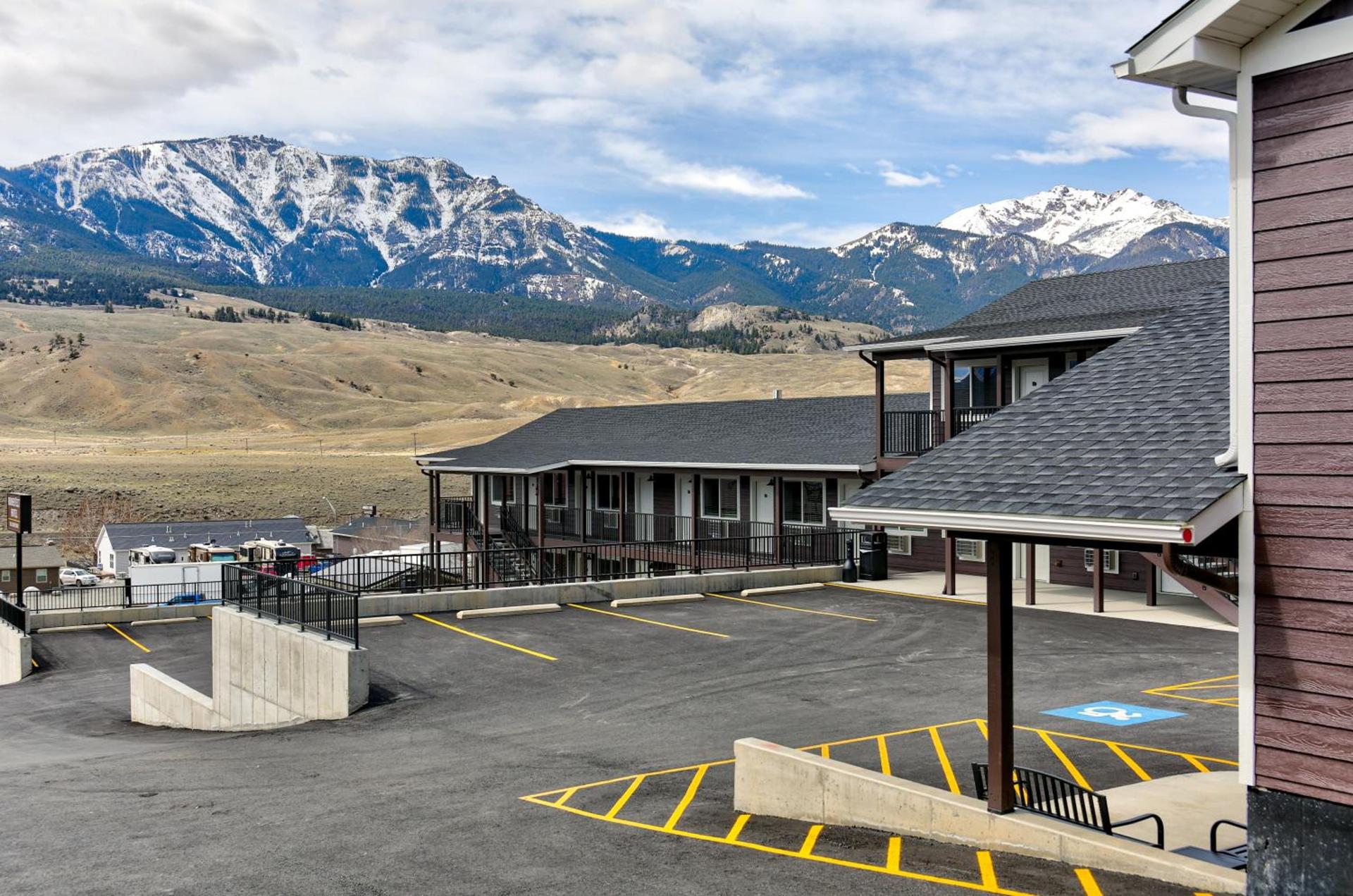 Roosevelt Hotel & Cabins - Yellowstone photo 14