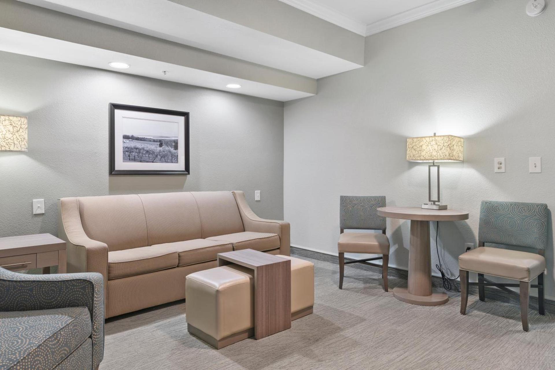 Cherry Tree Inn & Suites photo 64