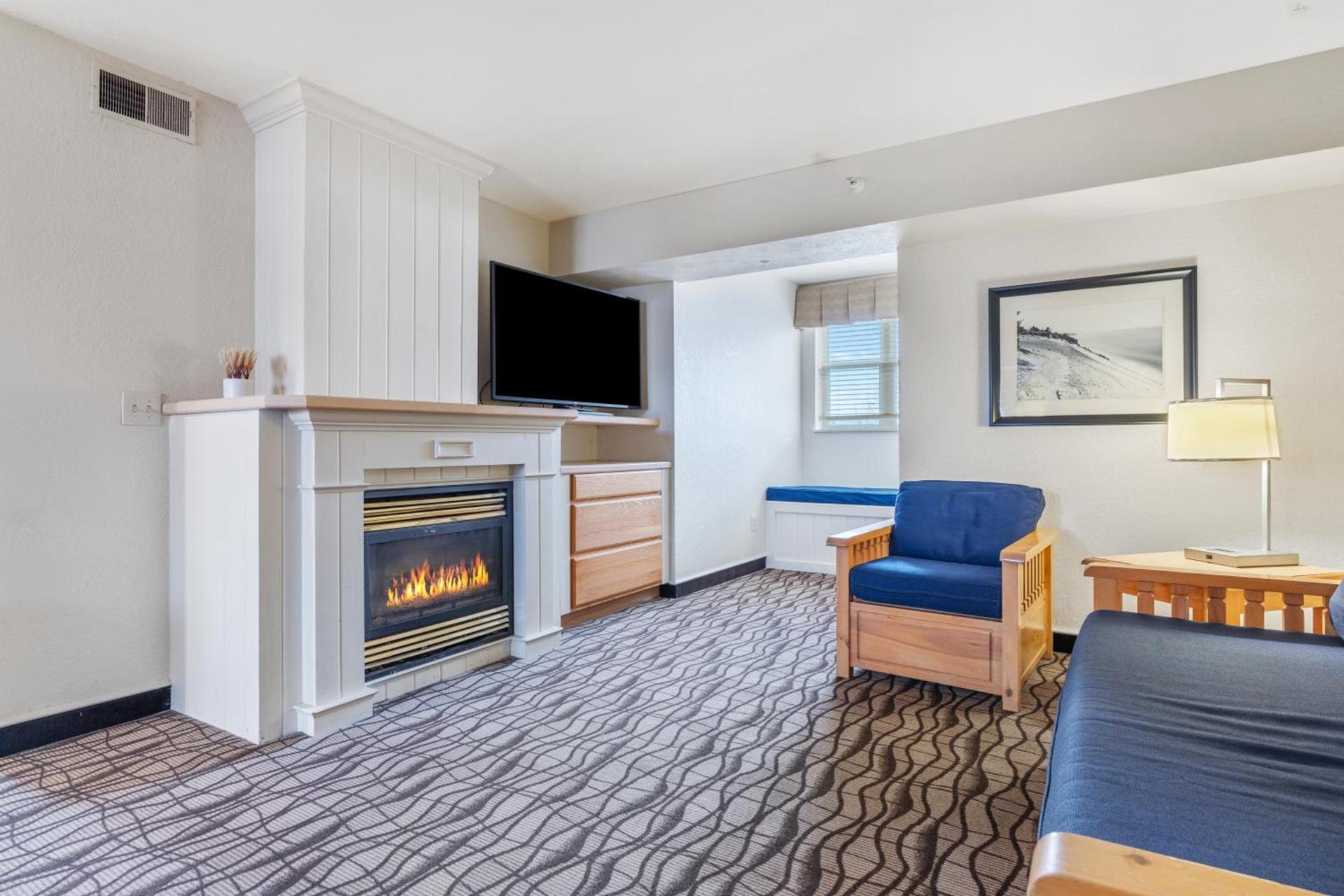 Cherry Tree Inn & Suites photo 71