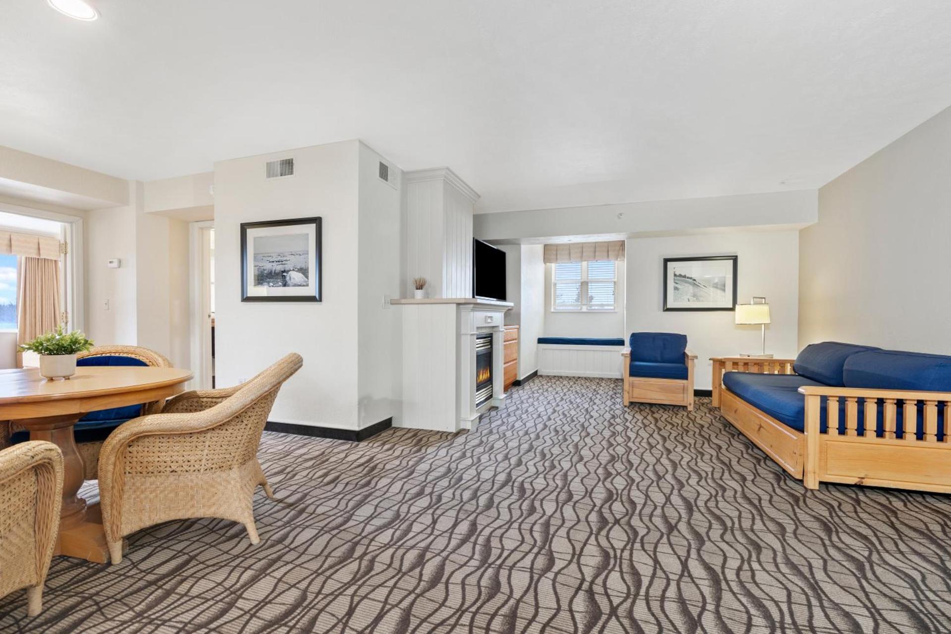 Cherry Tree Inn & Suites photo 72