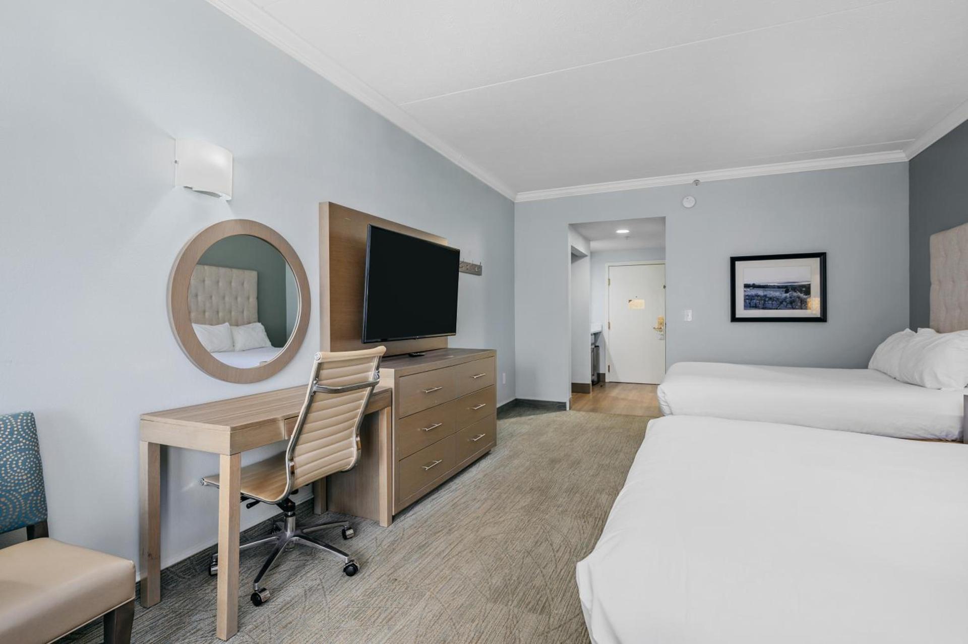 Cherry Tree Inn & Suites photo 85