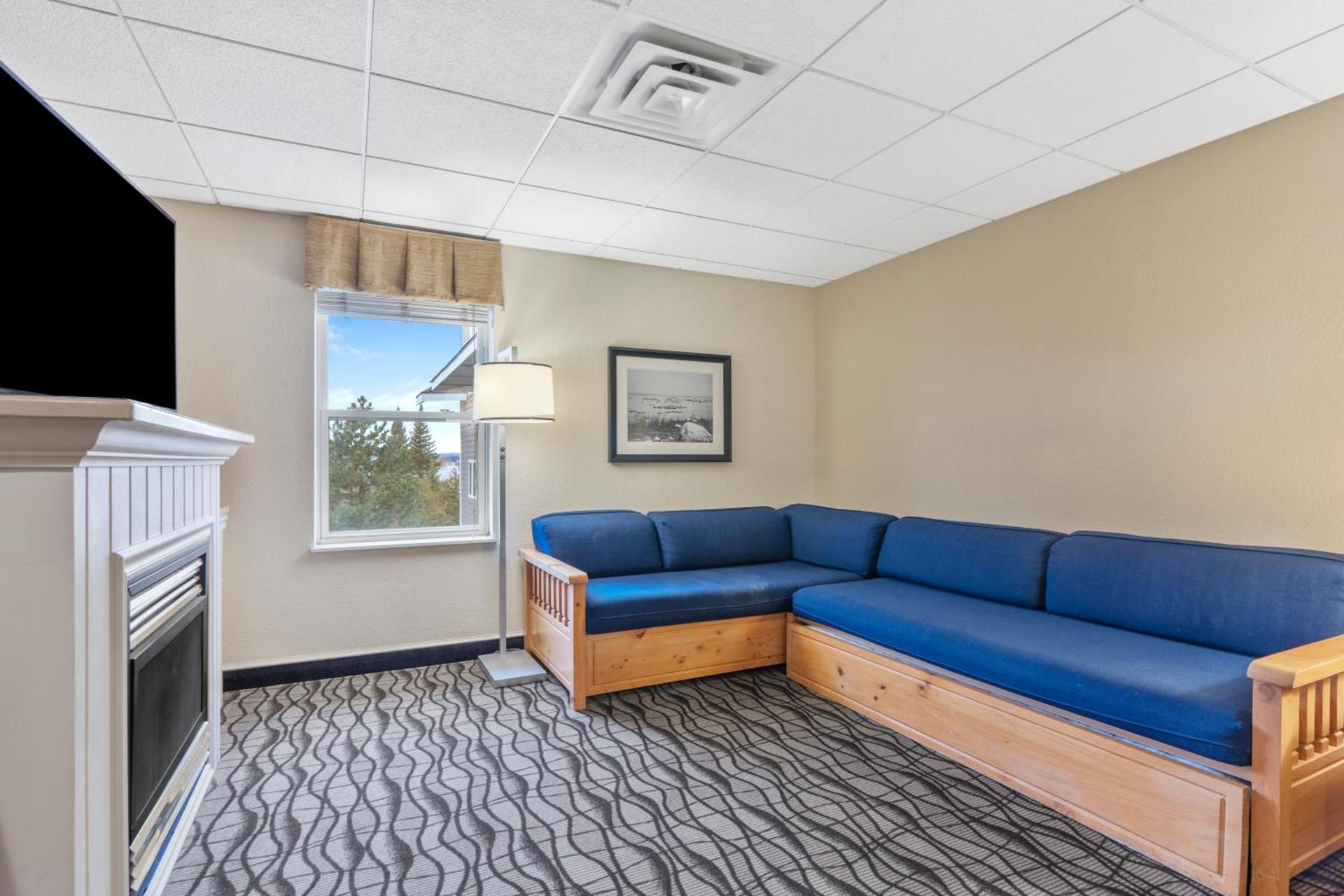 Cherry Tree Inn & Suites photo 90