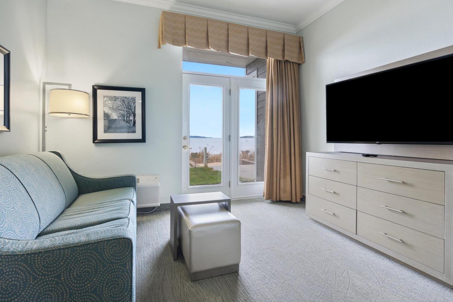 Cherry Tree Inn & Suites photo 97