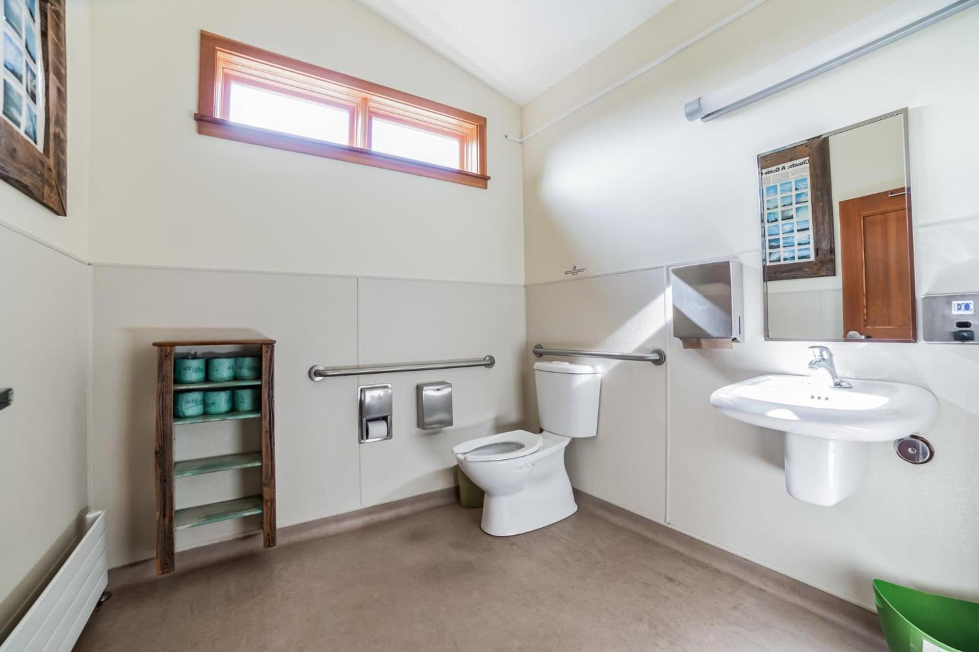 Limantour Lodge photo 12