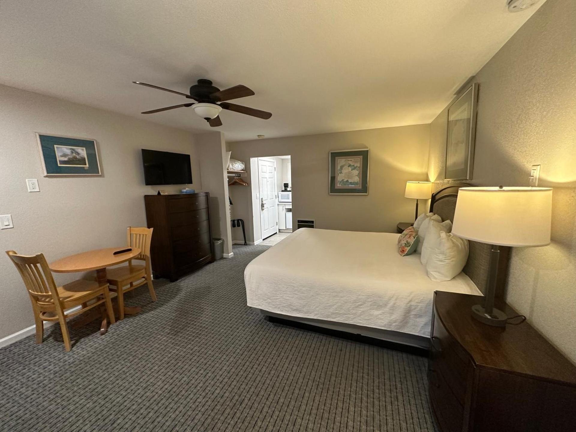 Bluebird Inn photo 18