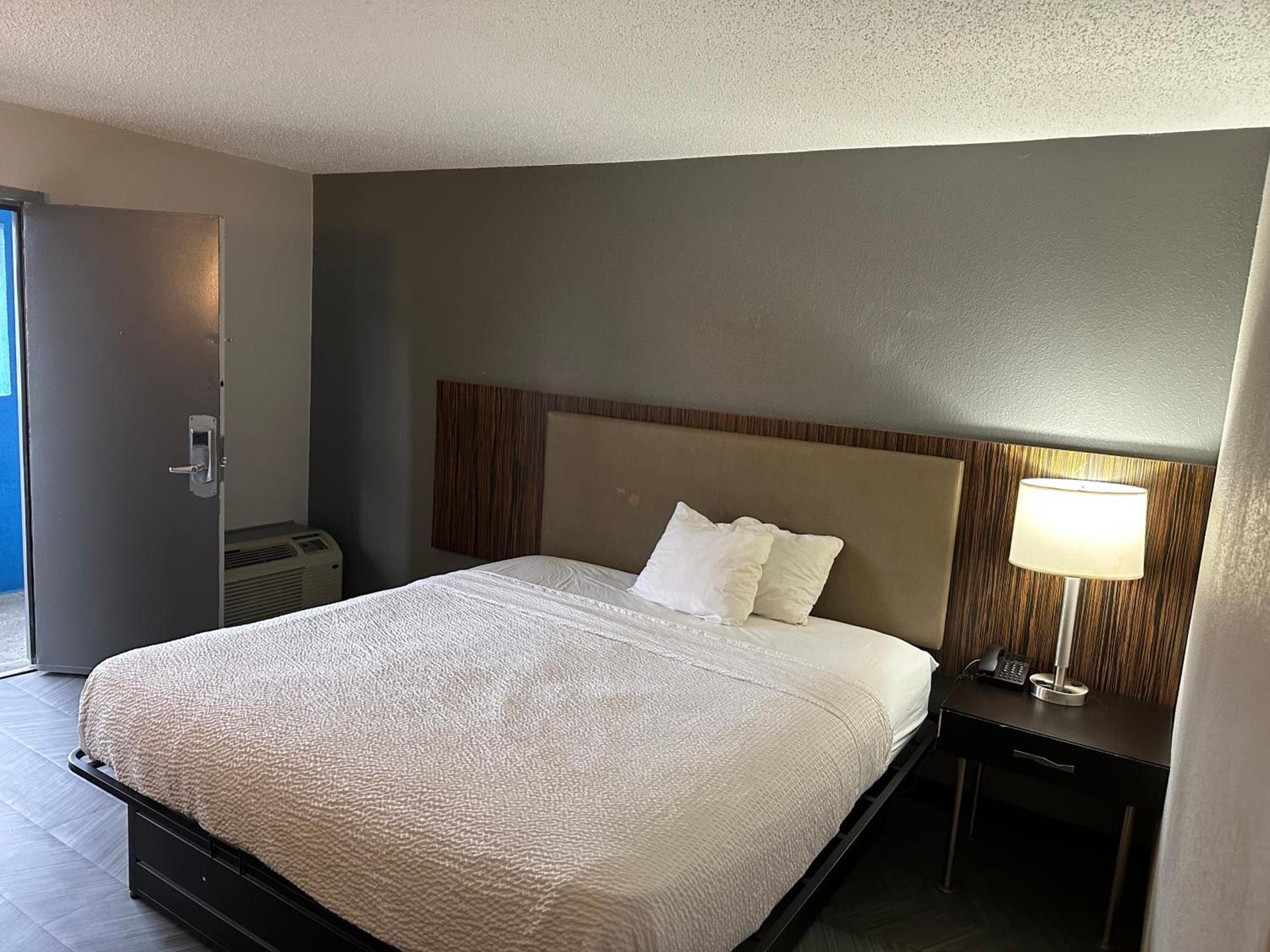 BlissPoint Inn Northwest Indianapolis photo 17