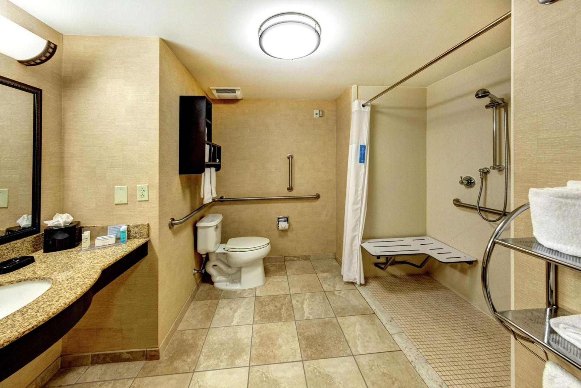 Hampton Inn & Suites Chadds Ford photo 14
