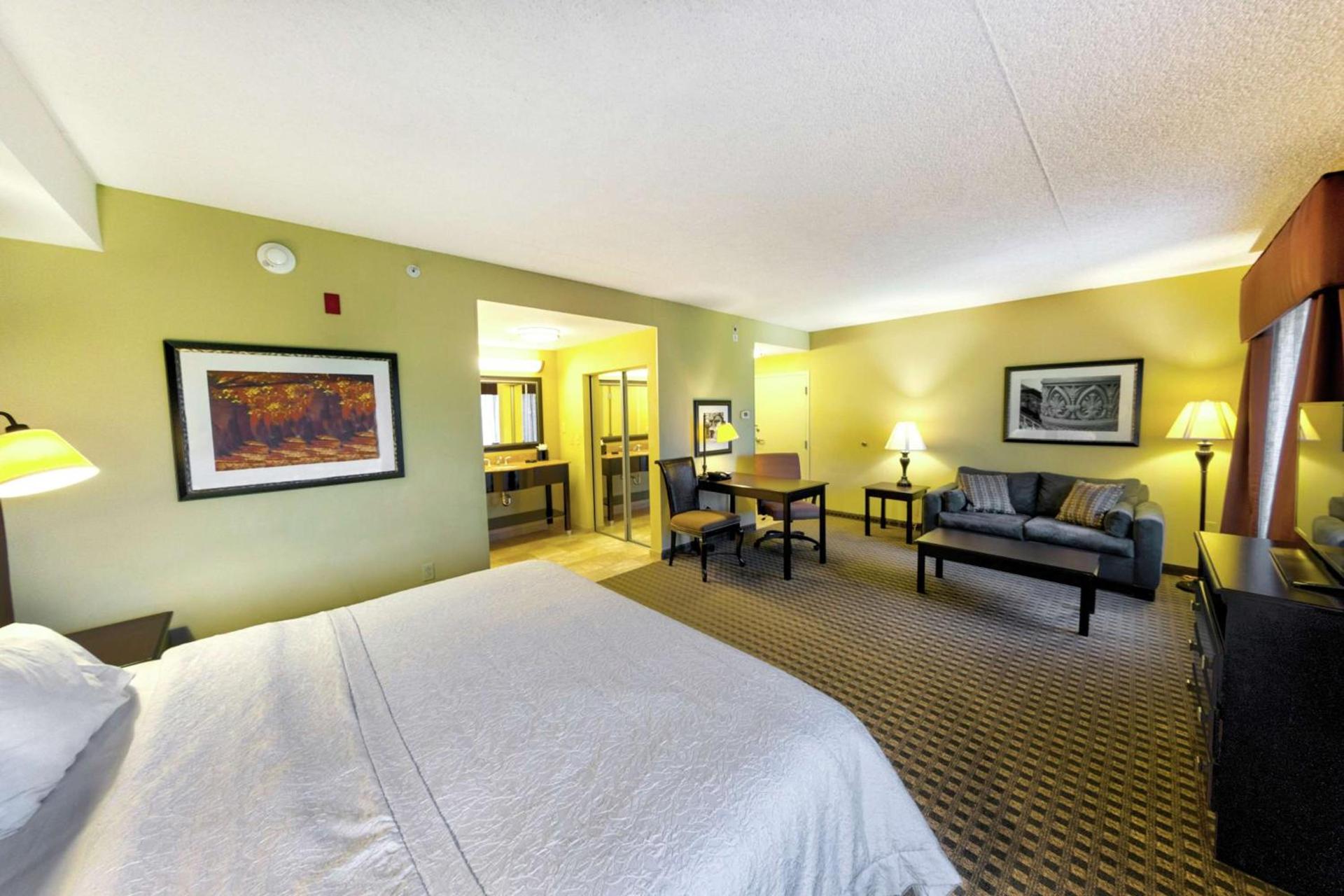 Hampton Inn & Suites Chadds Ford photo 26