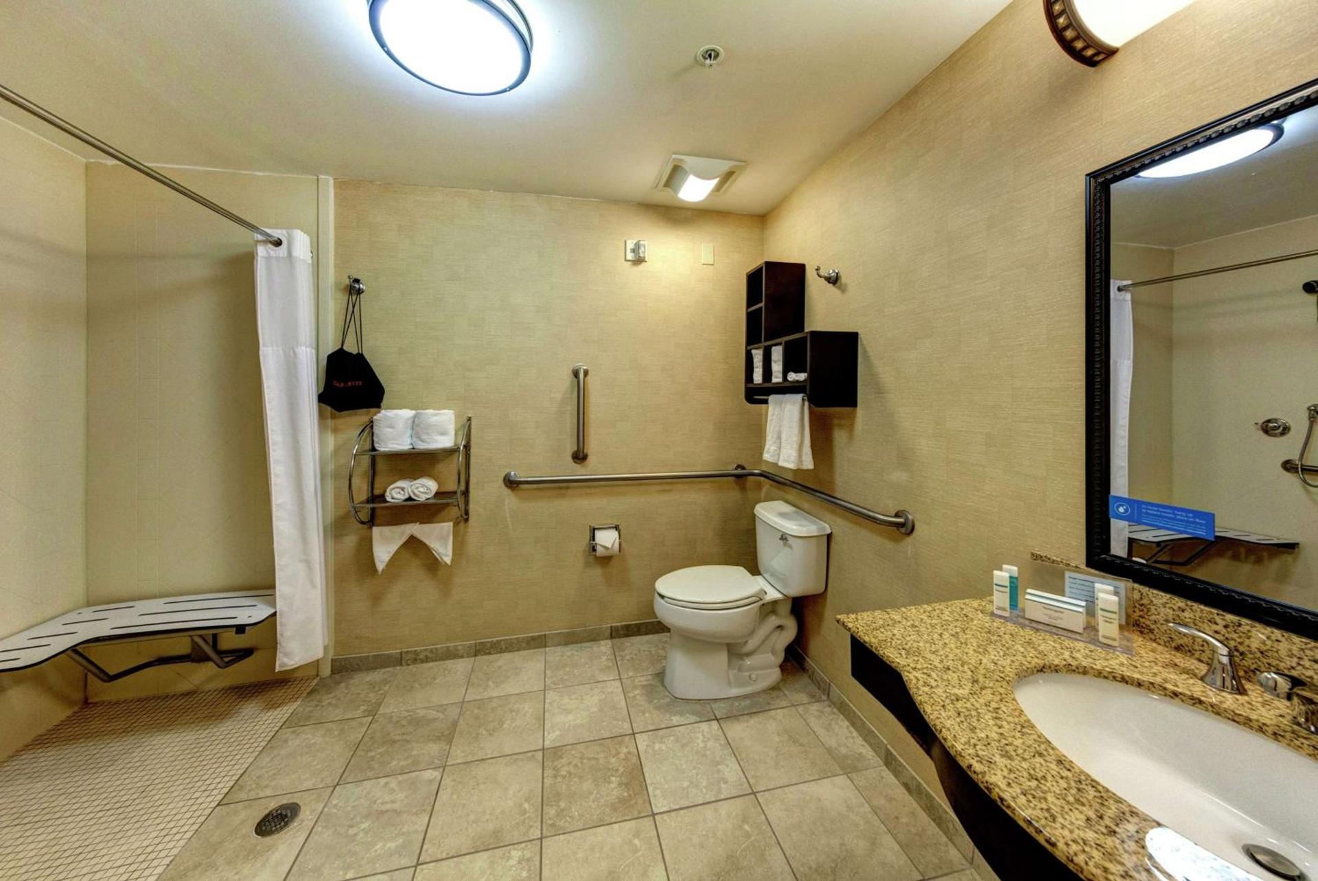 Hampton Inn & Suites Chadds Ford photo 32