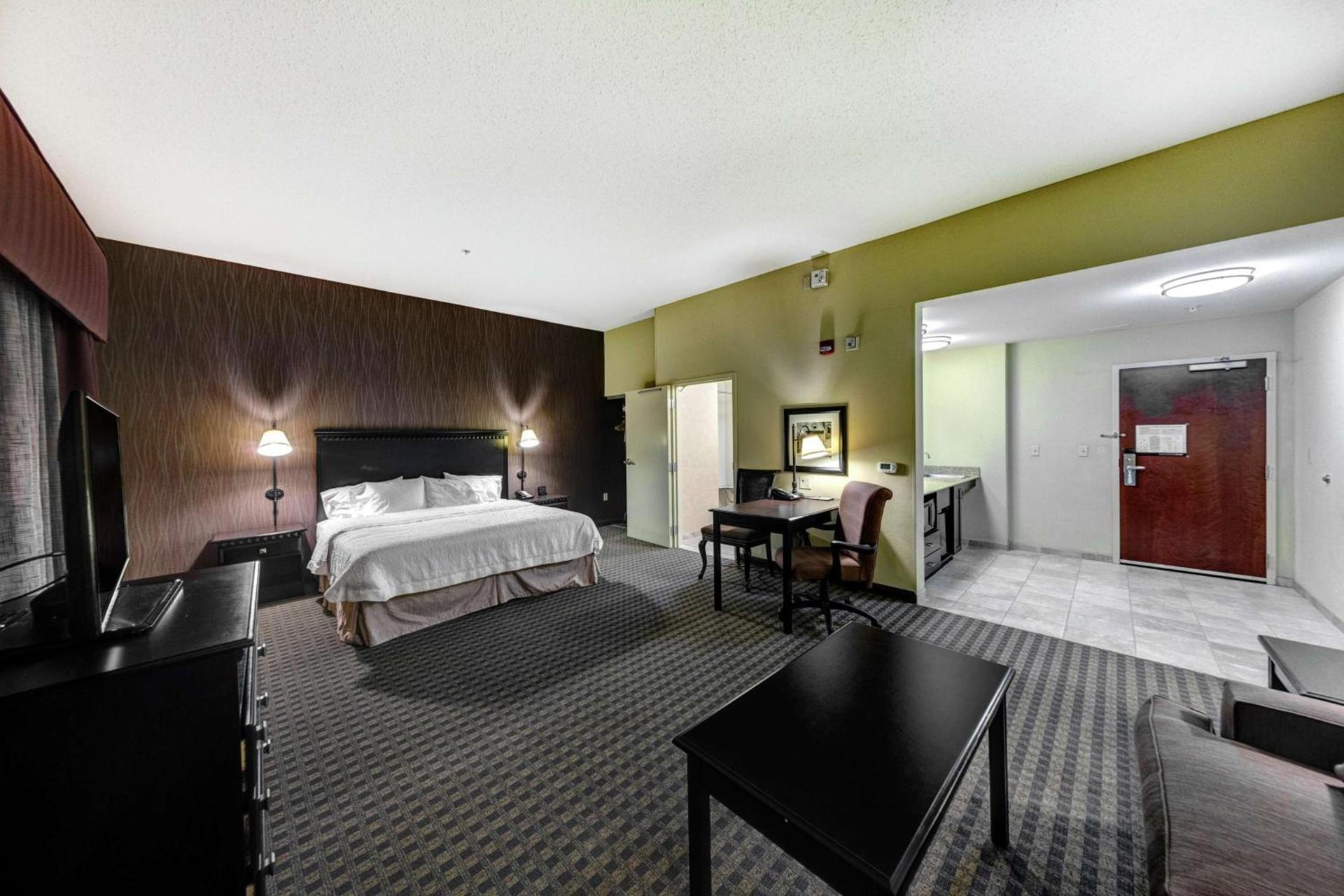 Hampton Inn & Suites Chadds Ford photo 35