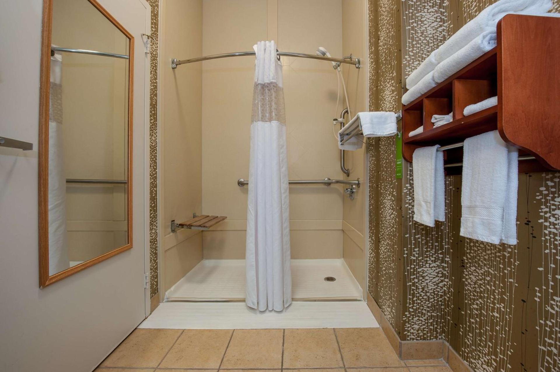 Hampton Inn Bowling Green KY photo 12