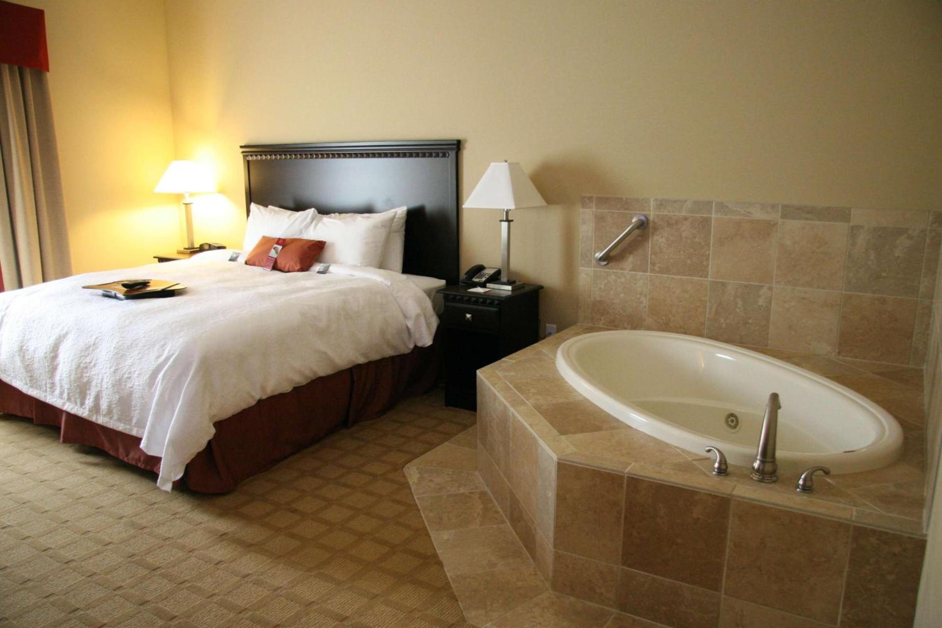 Hampton Inn Dade City - Zephyr Hills photo 11