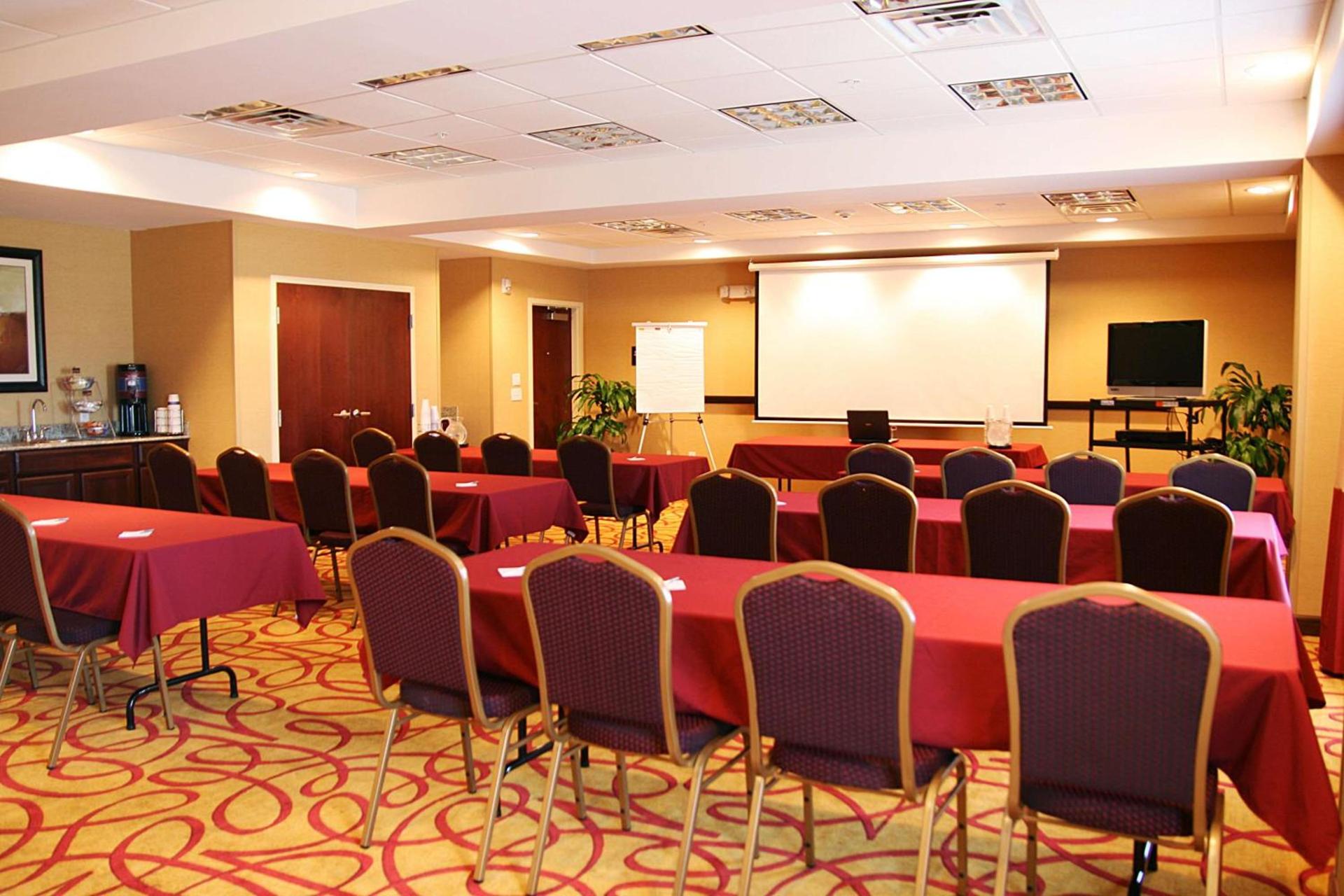 Hampton Inn Dade City - Zephyr Hills photo 18