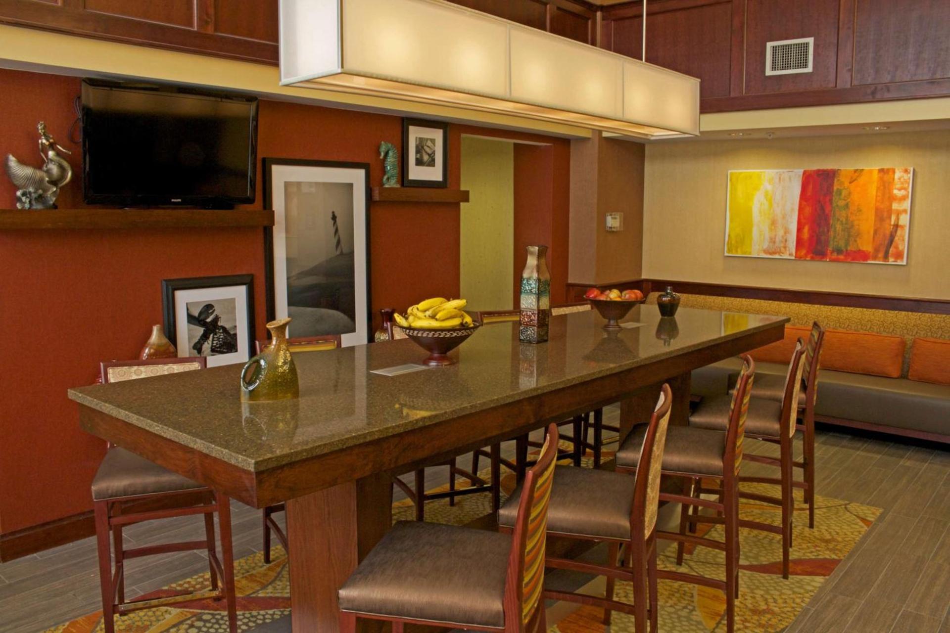 Hampton Inn & Suites Norfolk-Airport photo 6