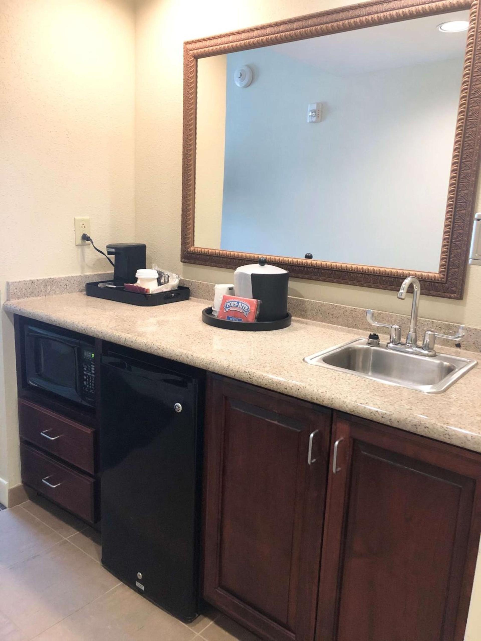 Hampton Inn & Suites Norfolk-Airport photo 10