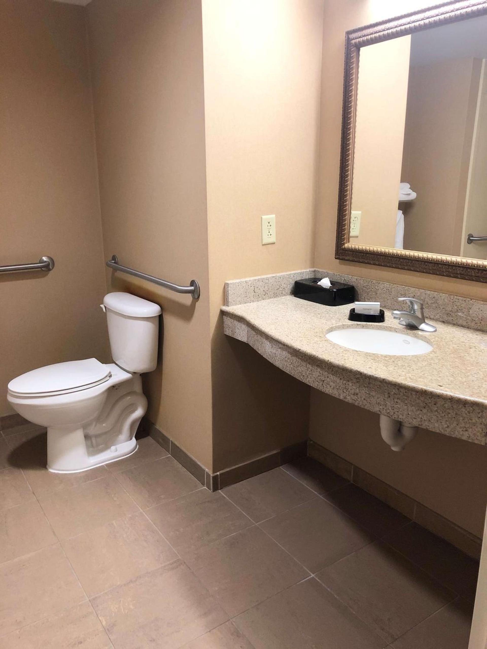 Hampton Inn & Suites Norfolk-Airport photo 12