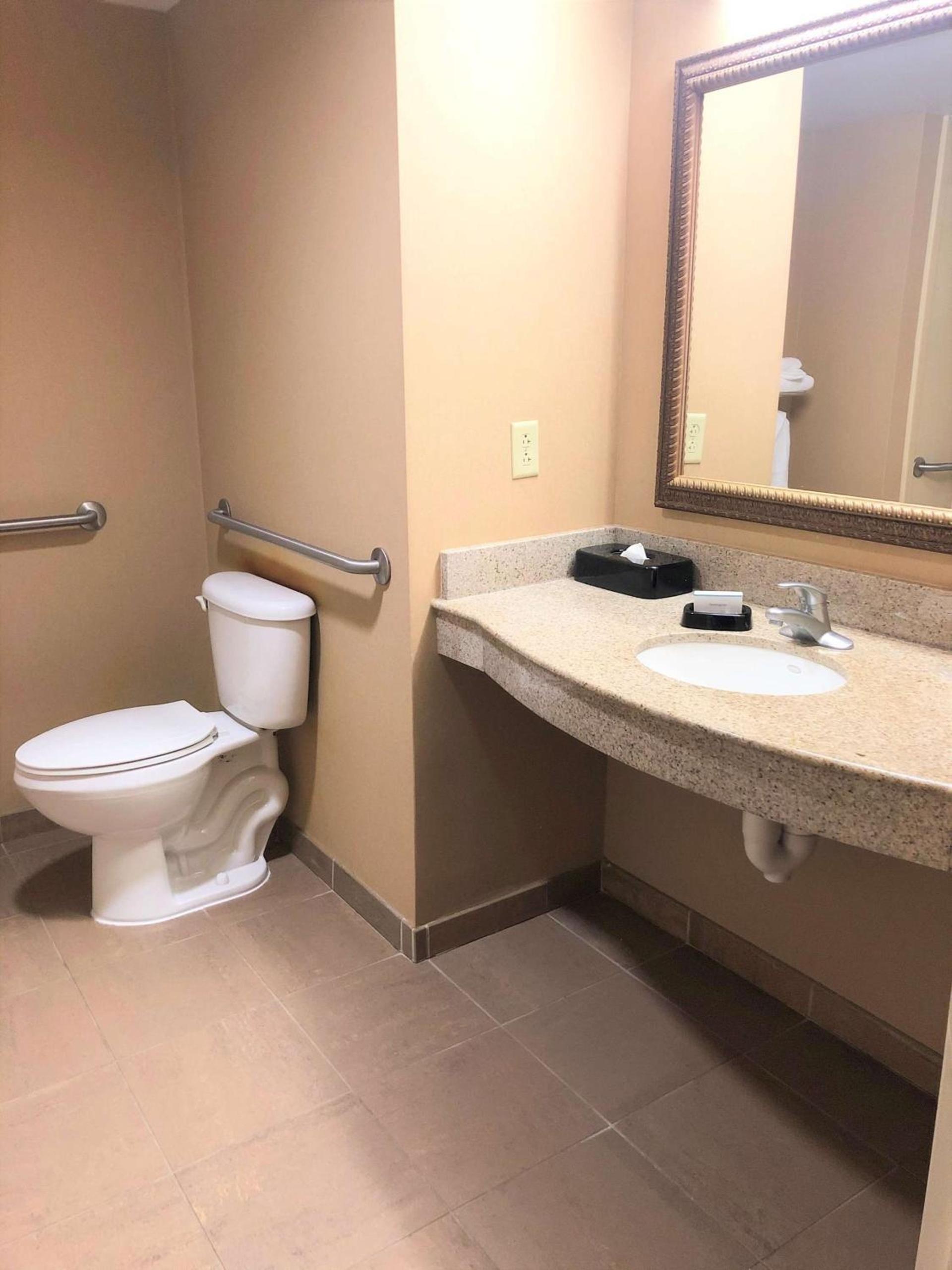 Hampton Inn & Suites Norfolk-Airport photo 18