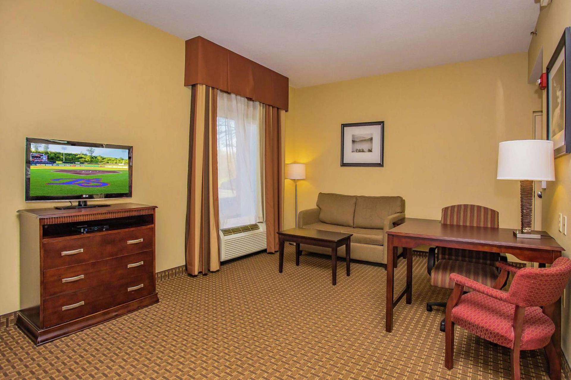Hampton Inn & Suites Sevierville at Stadium Drive photo 4