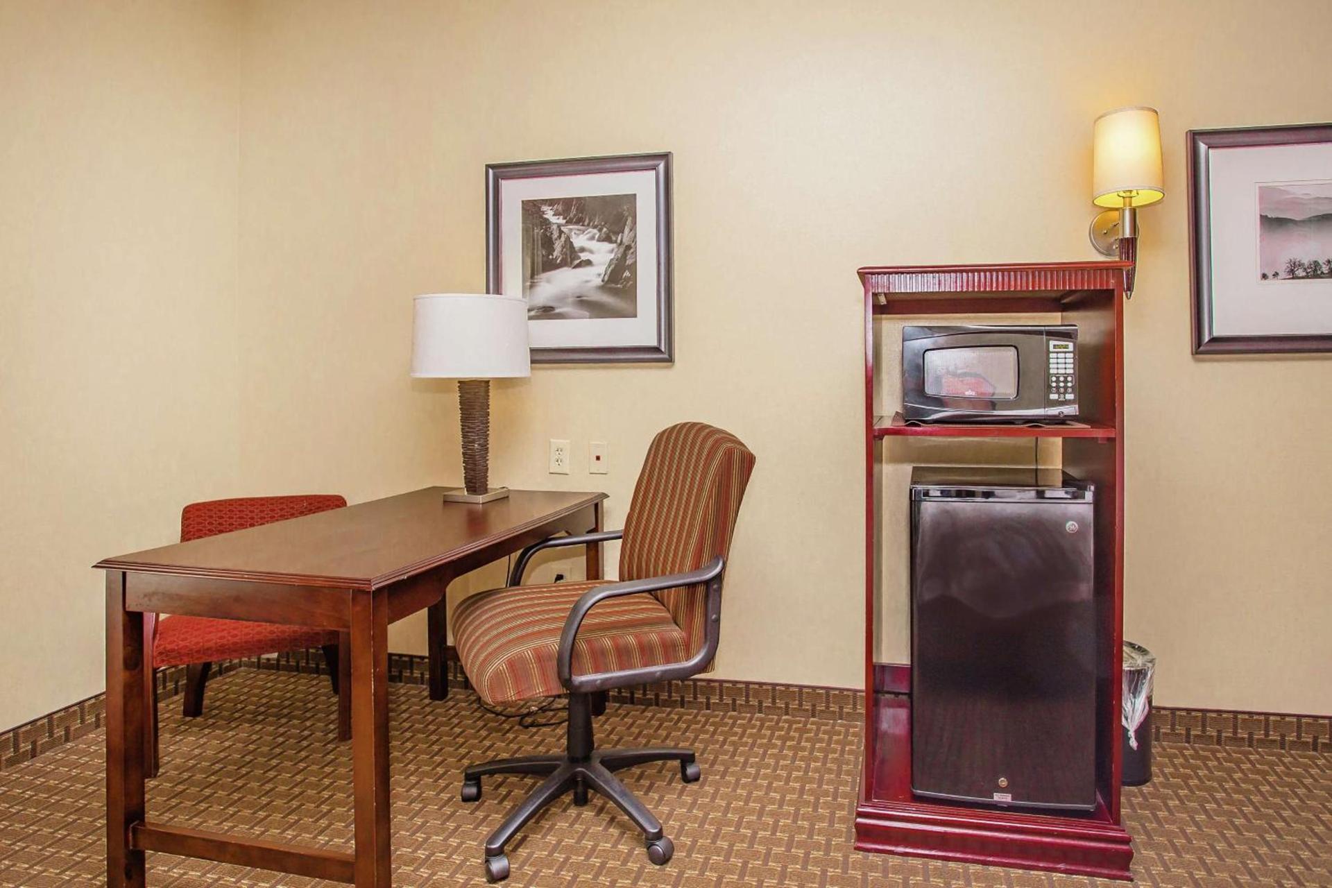 Hampton Inn & Suites Sevierville at Stadium Drive photo 18