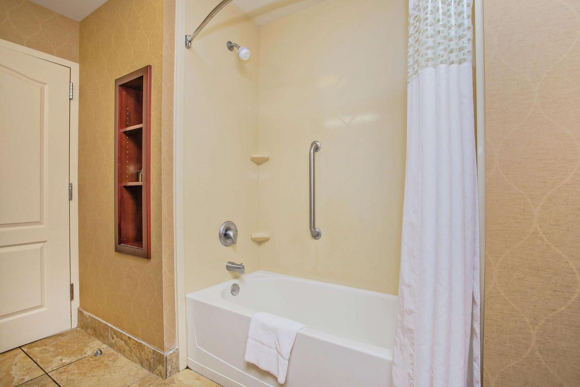 Hampton Inn & Suites Sevierville at Stadium Drive photo 19