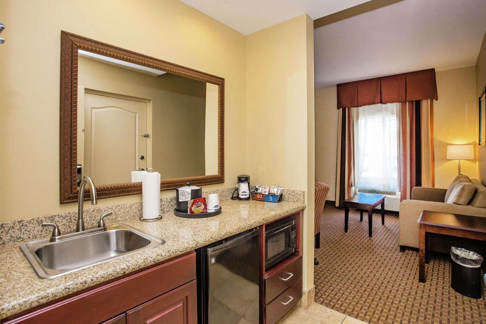 Hampton Inn & Suites Sevierville at Stadium Drive photo 21