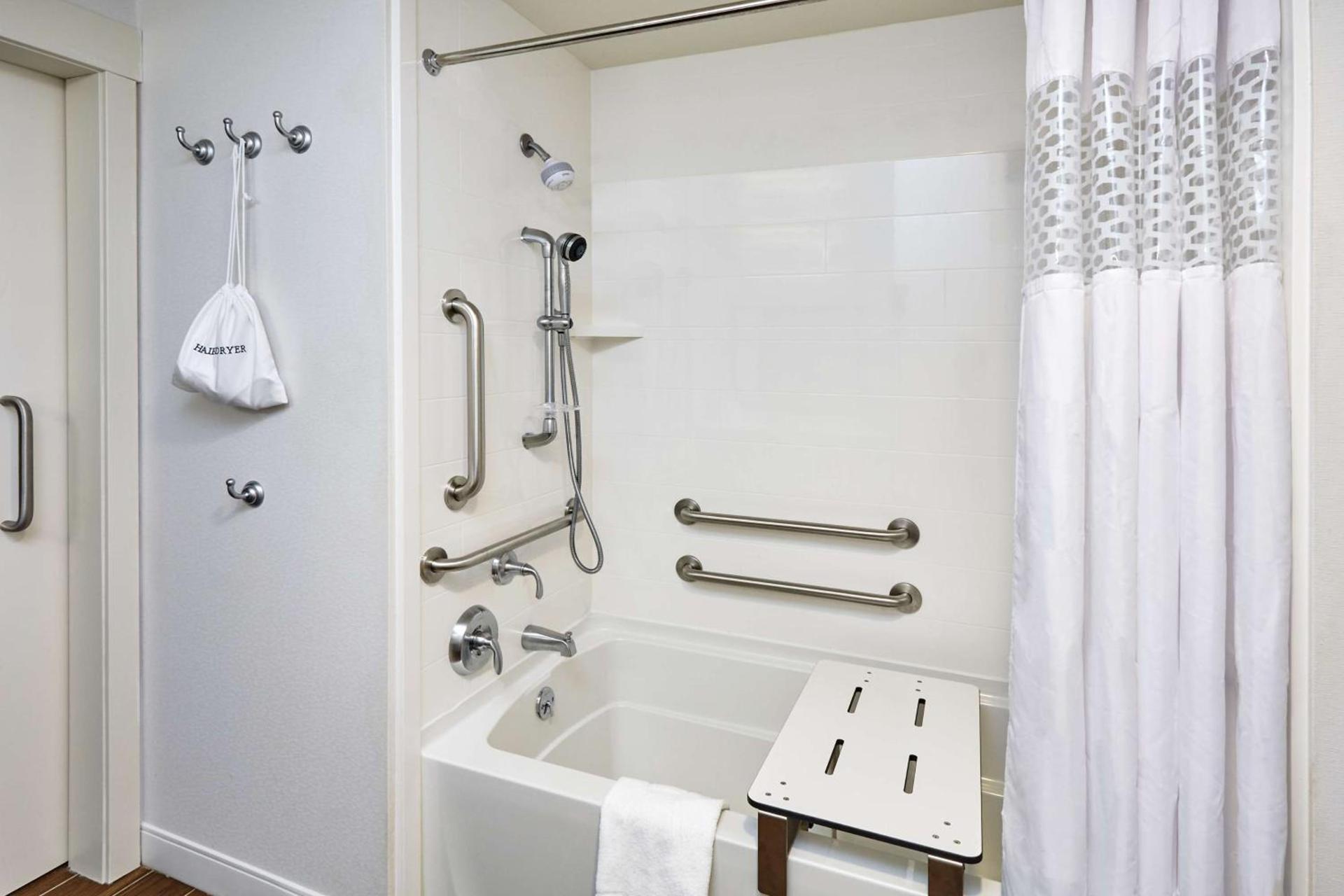 Hampton Inn Fond du Lac photo 14