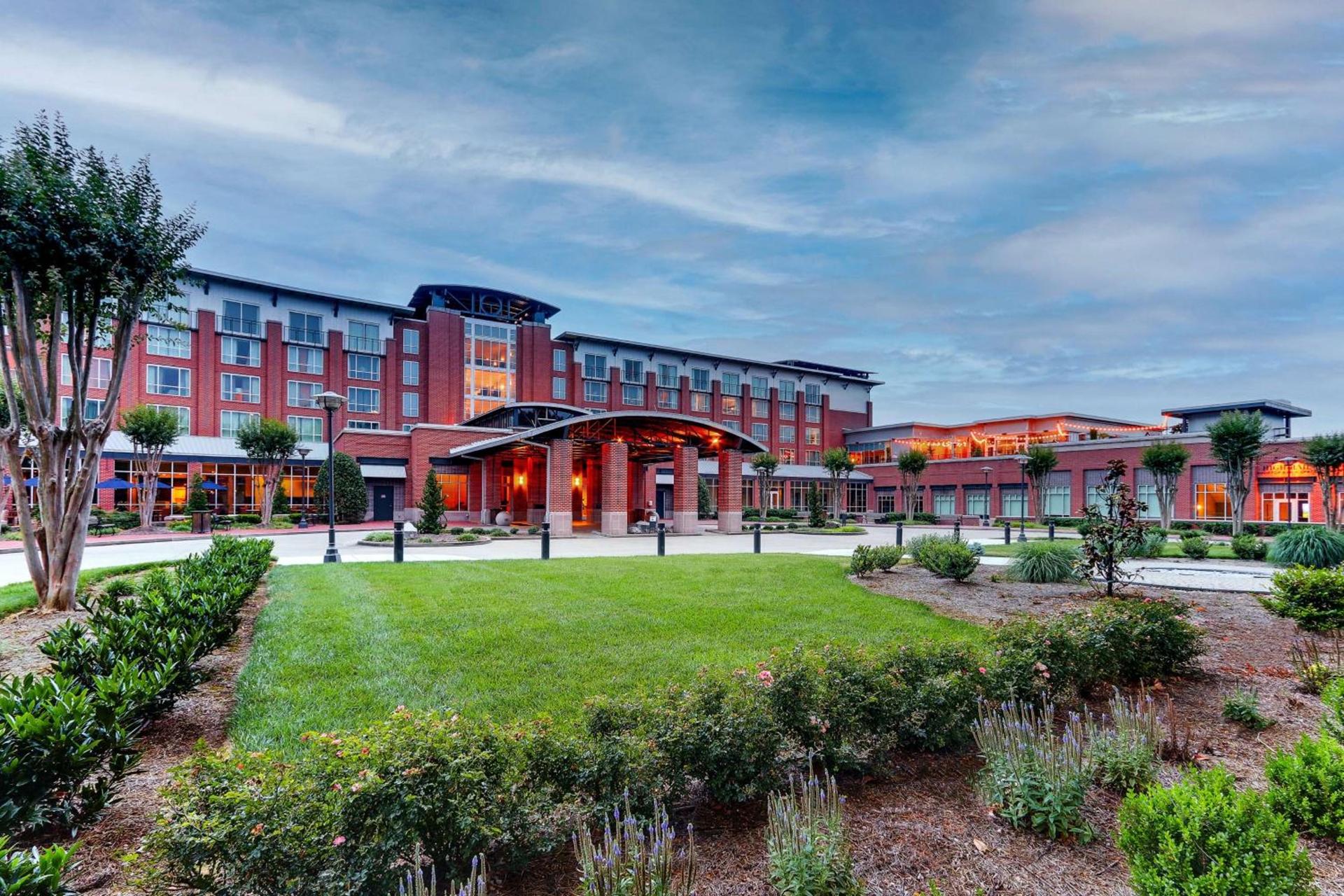The Chattanoogan Hotel, Curio Collection By Hilton photo 2