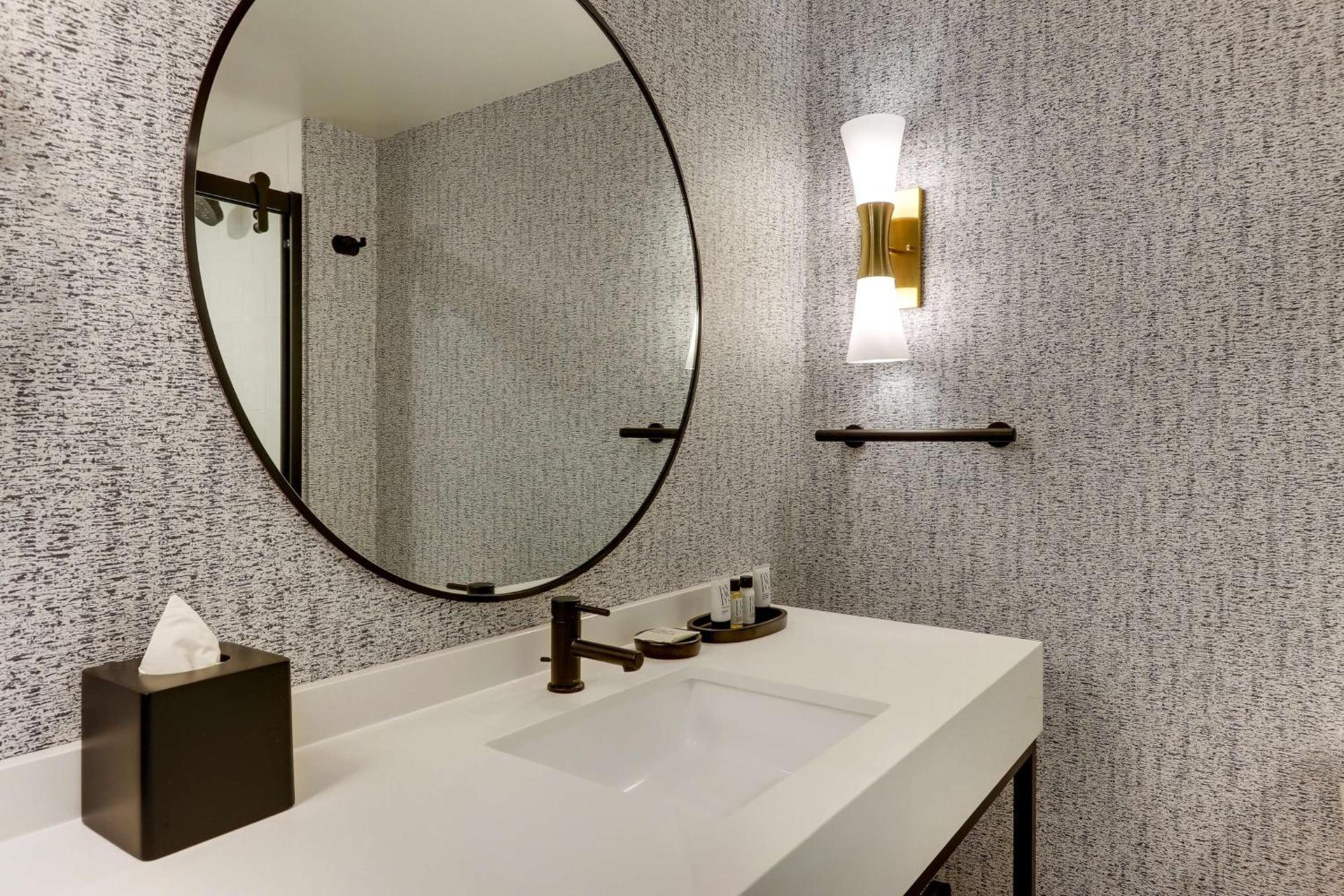 The Chattanoogan Hotel, Curio Collection By Hilton photo 36