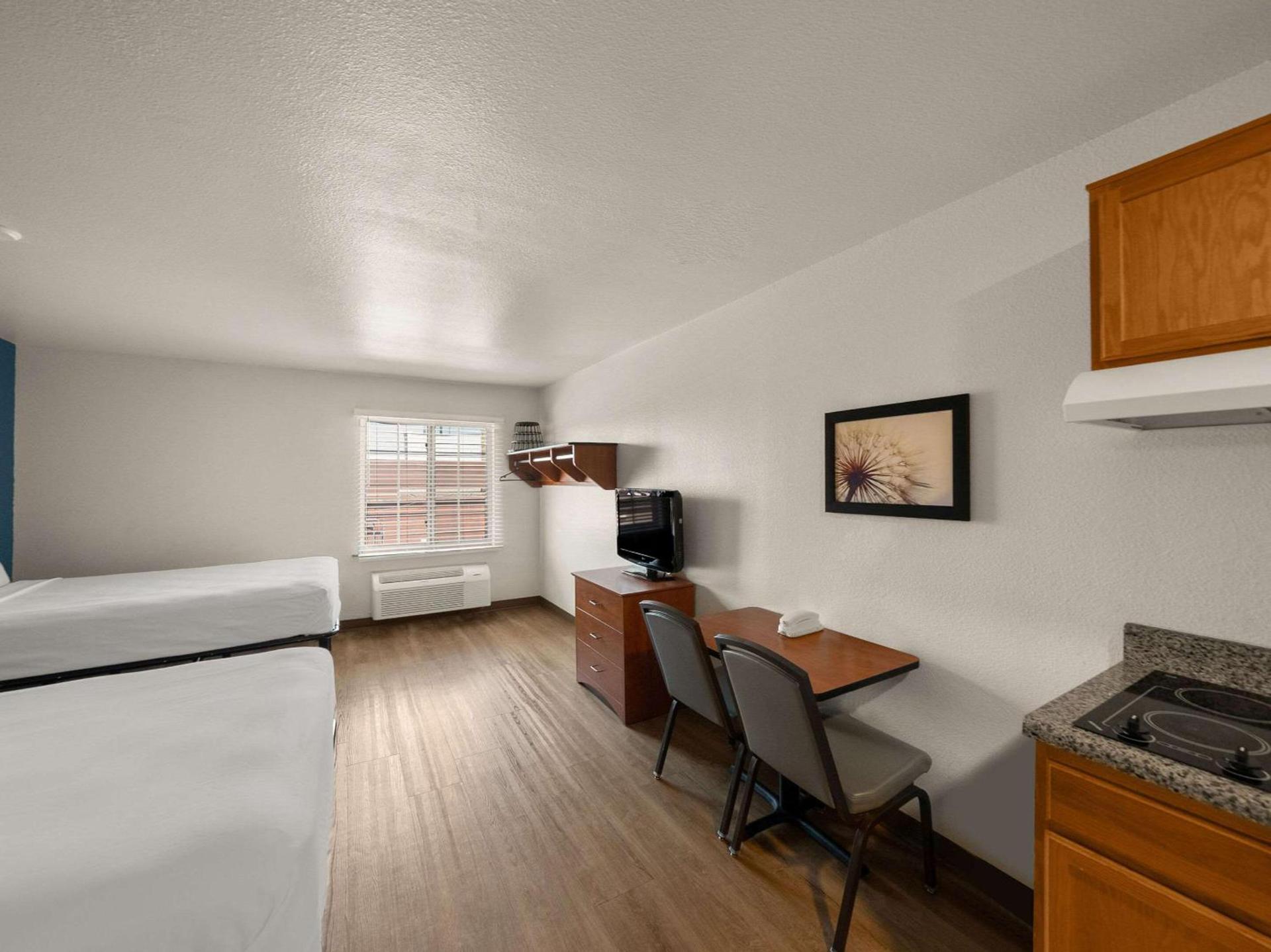 WoodSpring Suites Dallas Rockwall photo 9