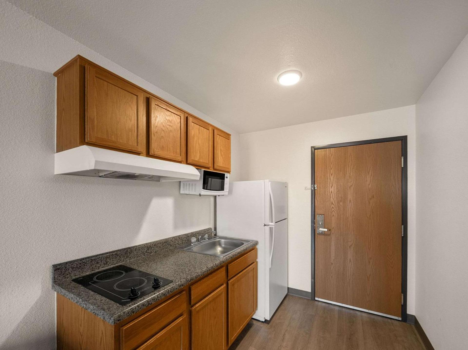 WoodSpring Suites Dallas Rockwall photo 12
