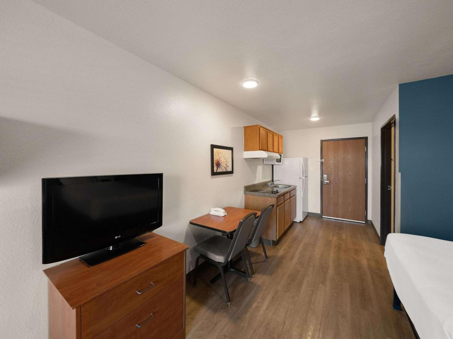 WoodSpring Suites Dallas Rockwall photo 13