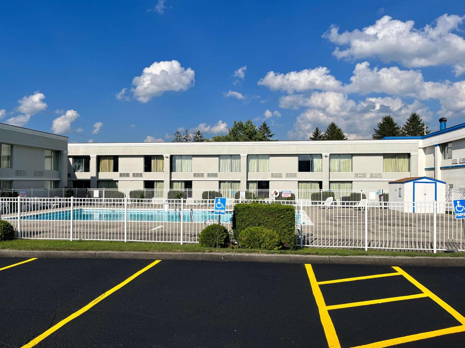 Studio 6 Suites Clarion, PA photo 3