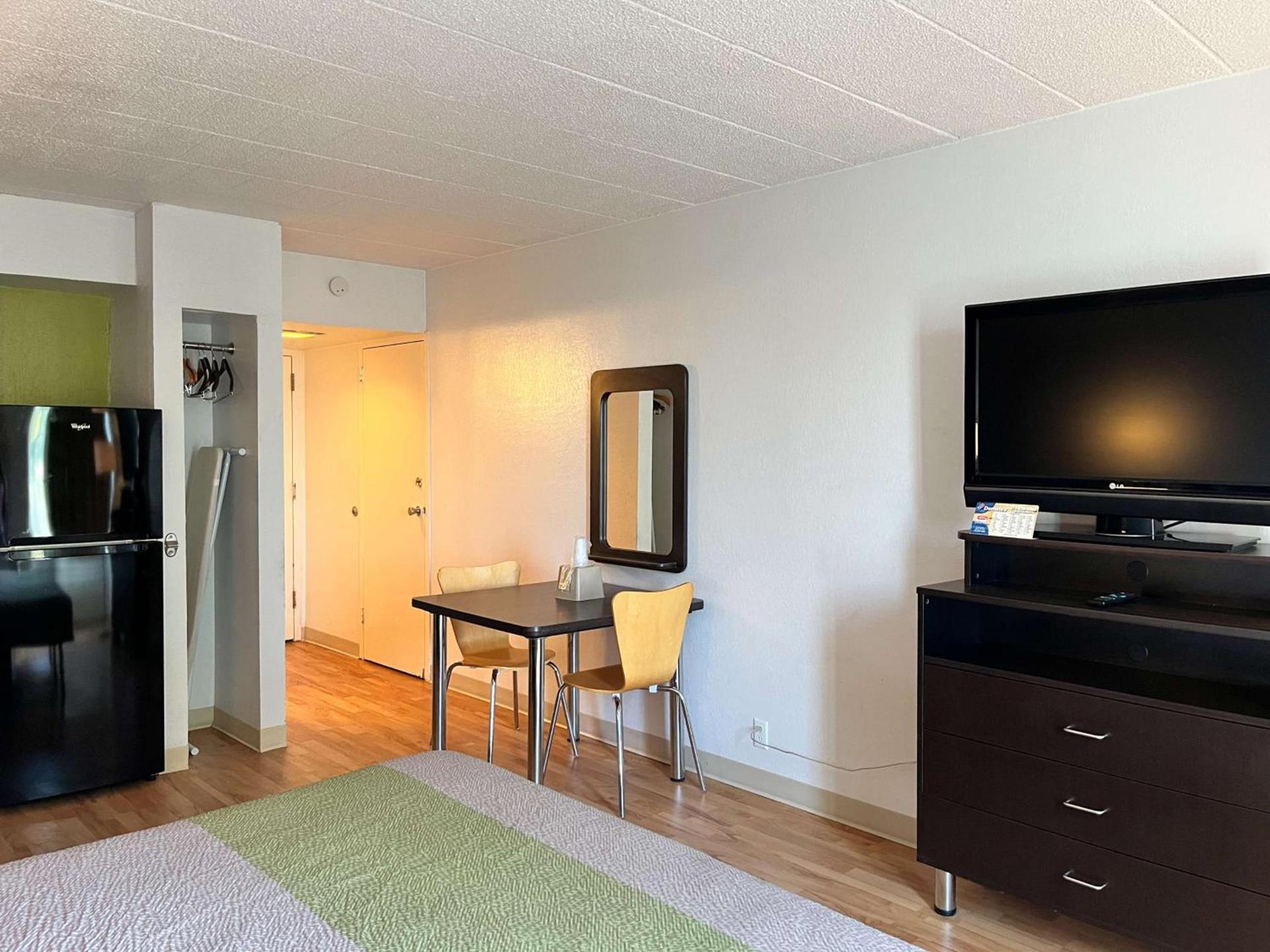 Studio 6 Suites Clarion, PA photo 5